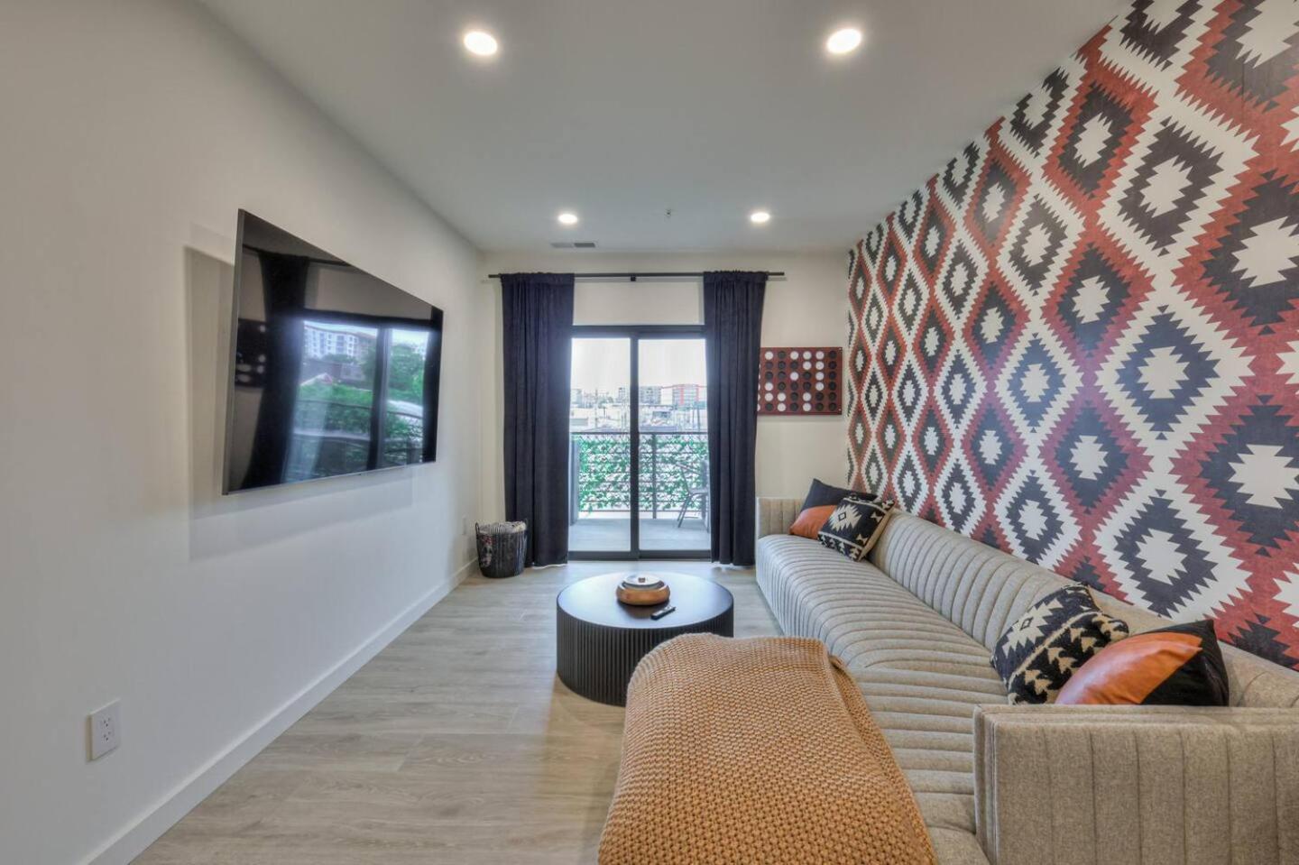 Music Escape 3br, Pool & Mins To Broadway Nashville