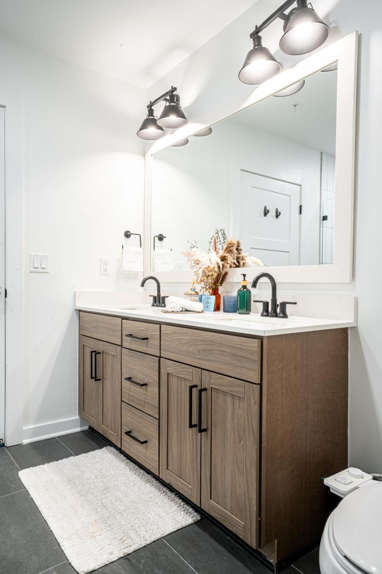 Luxe 2 Bed 2 Bath * Nashville