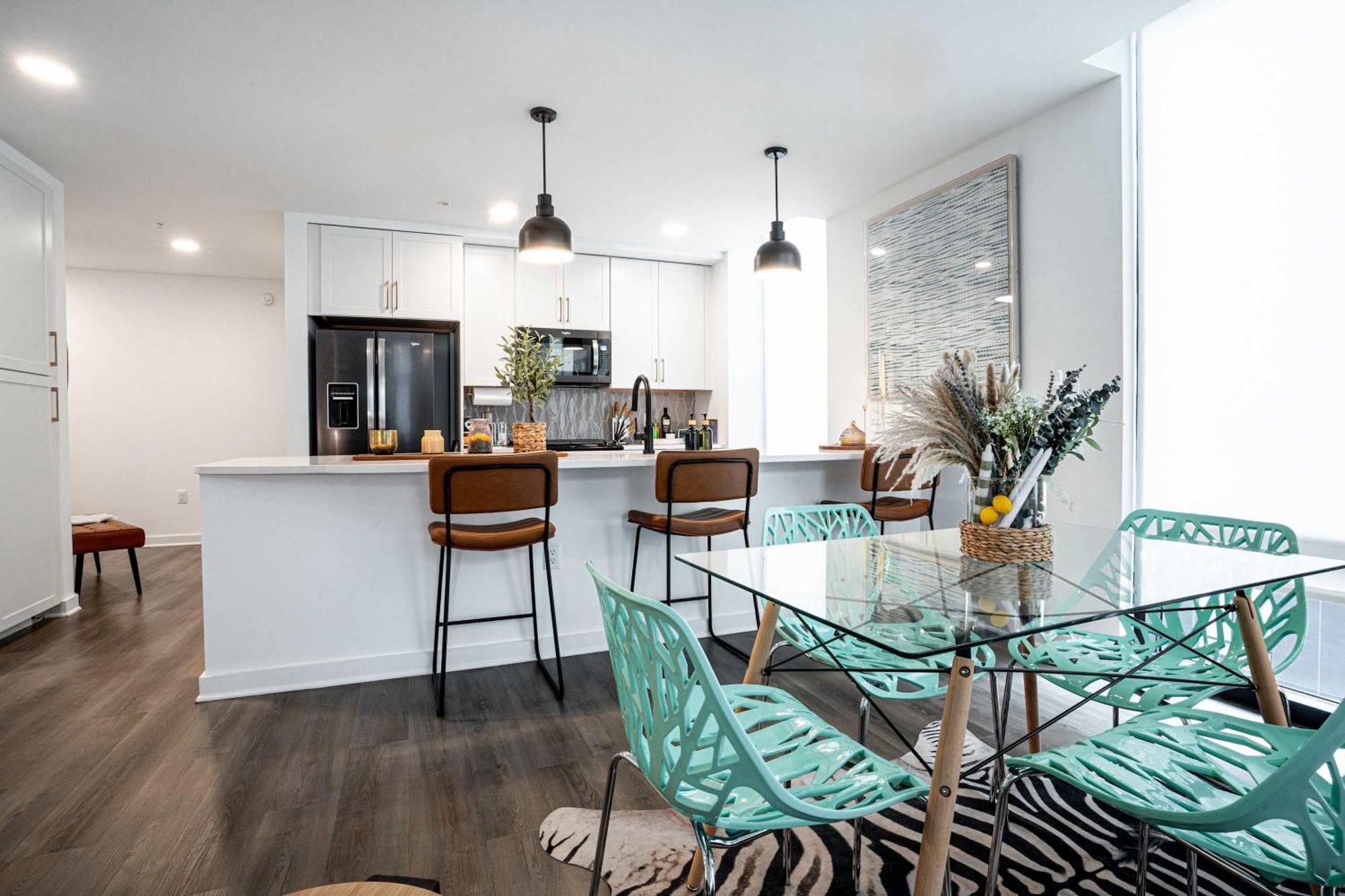 Luxe 2 Bed 2 Bath *