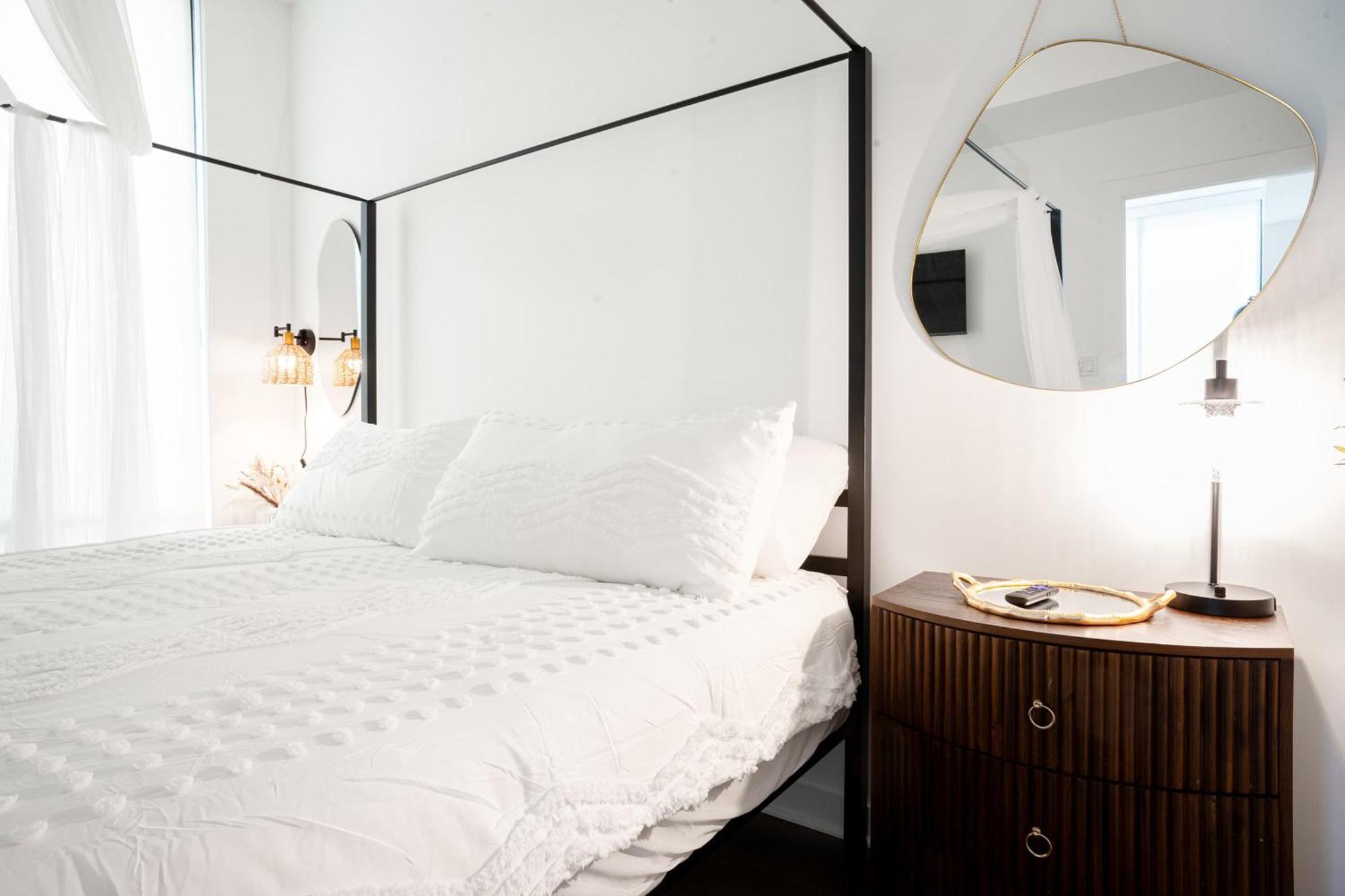 Luxe 2 Bed 2 Bath *