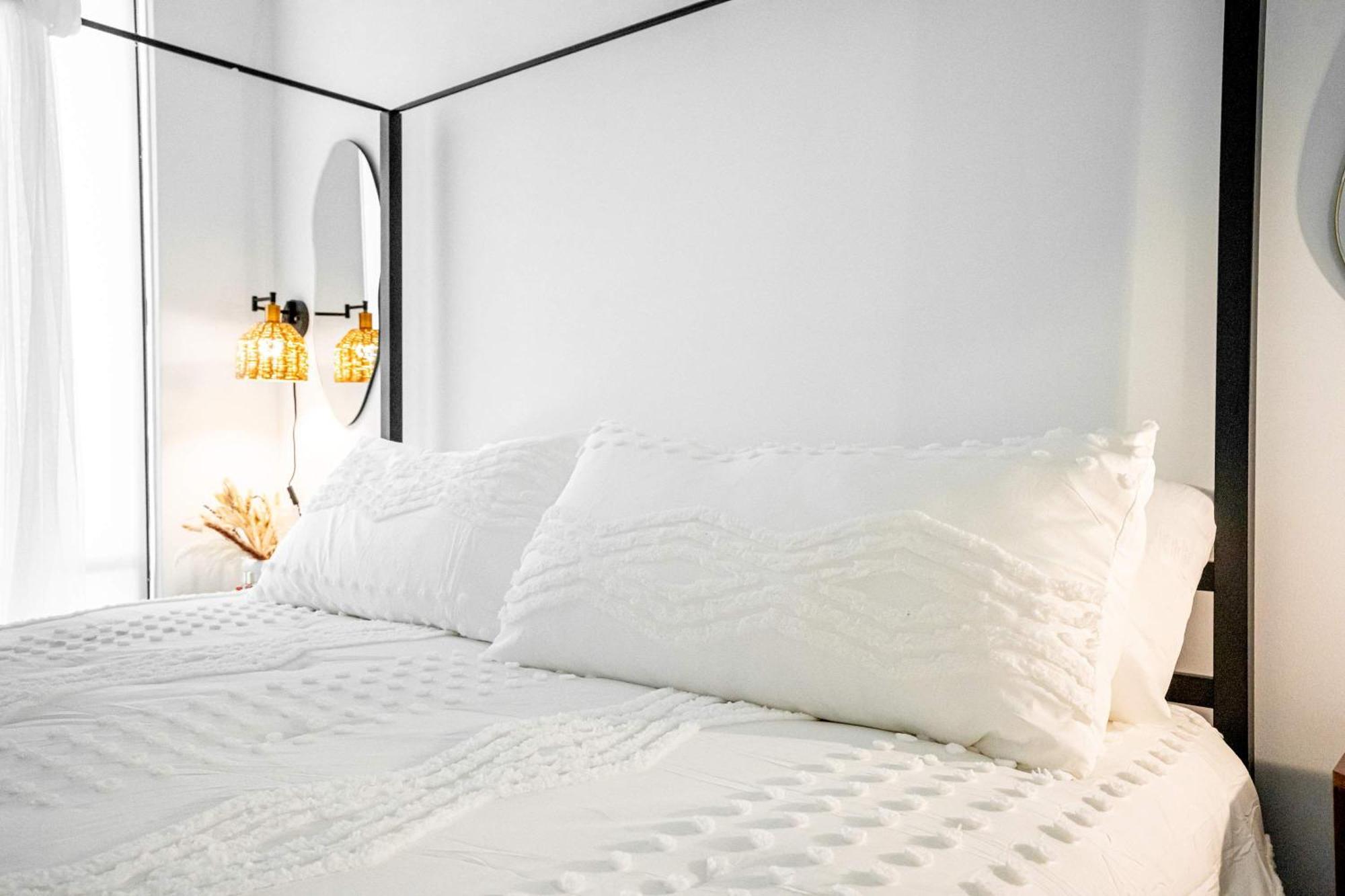 Luxe 2 Bed 2 Bath Apartment *