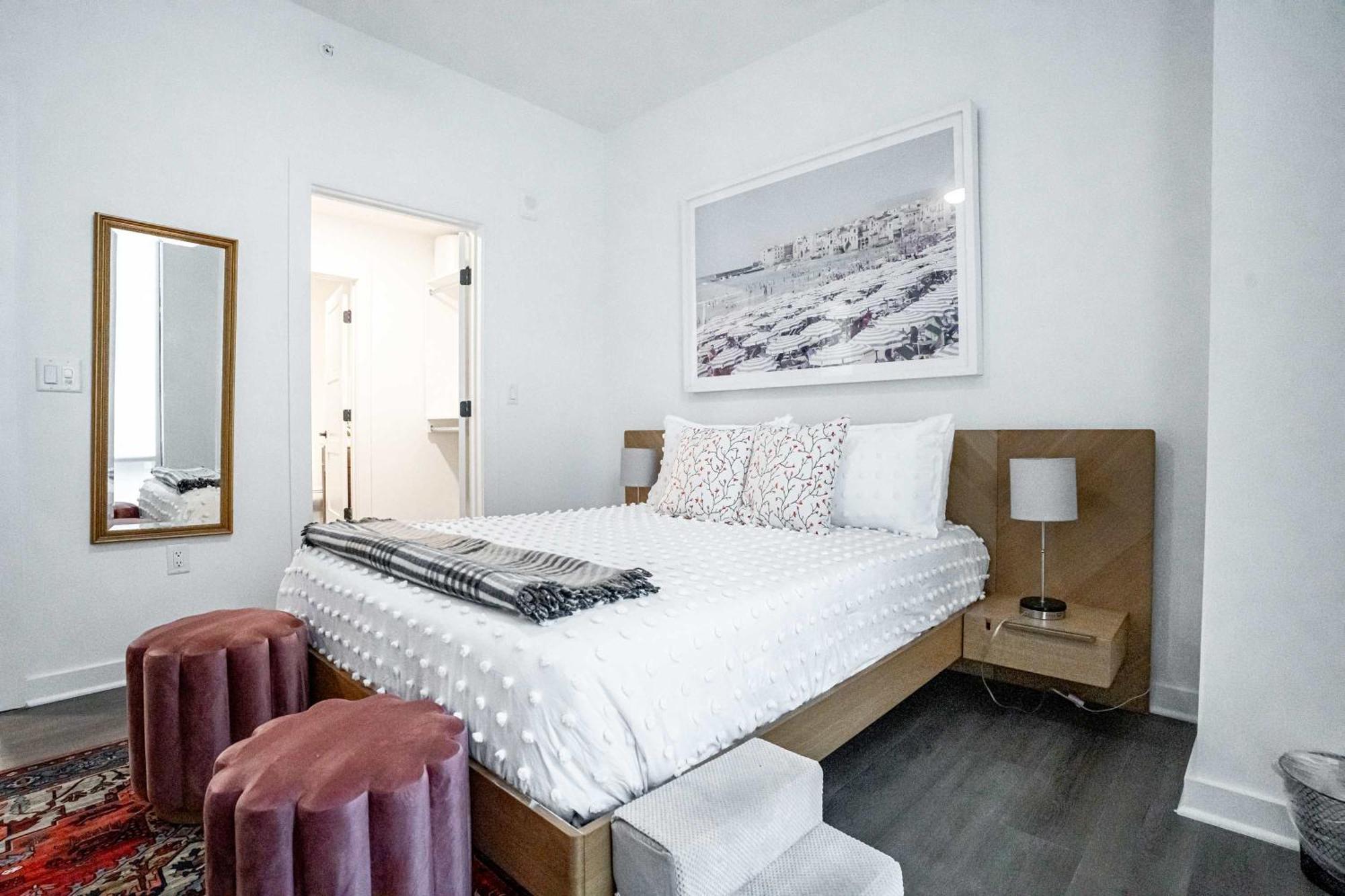 Luxe 2 Bed 2 Bath Apartment *