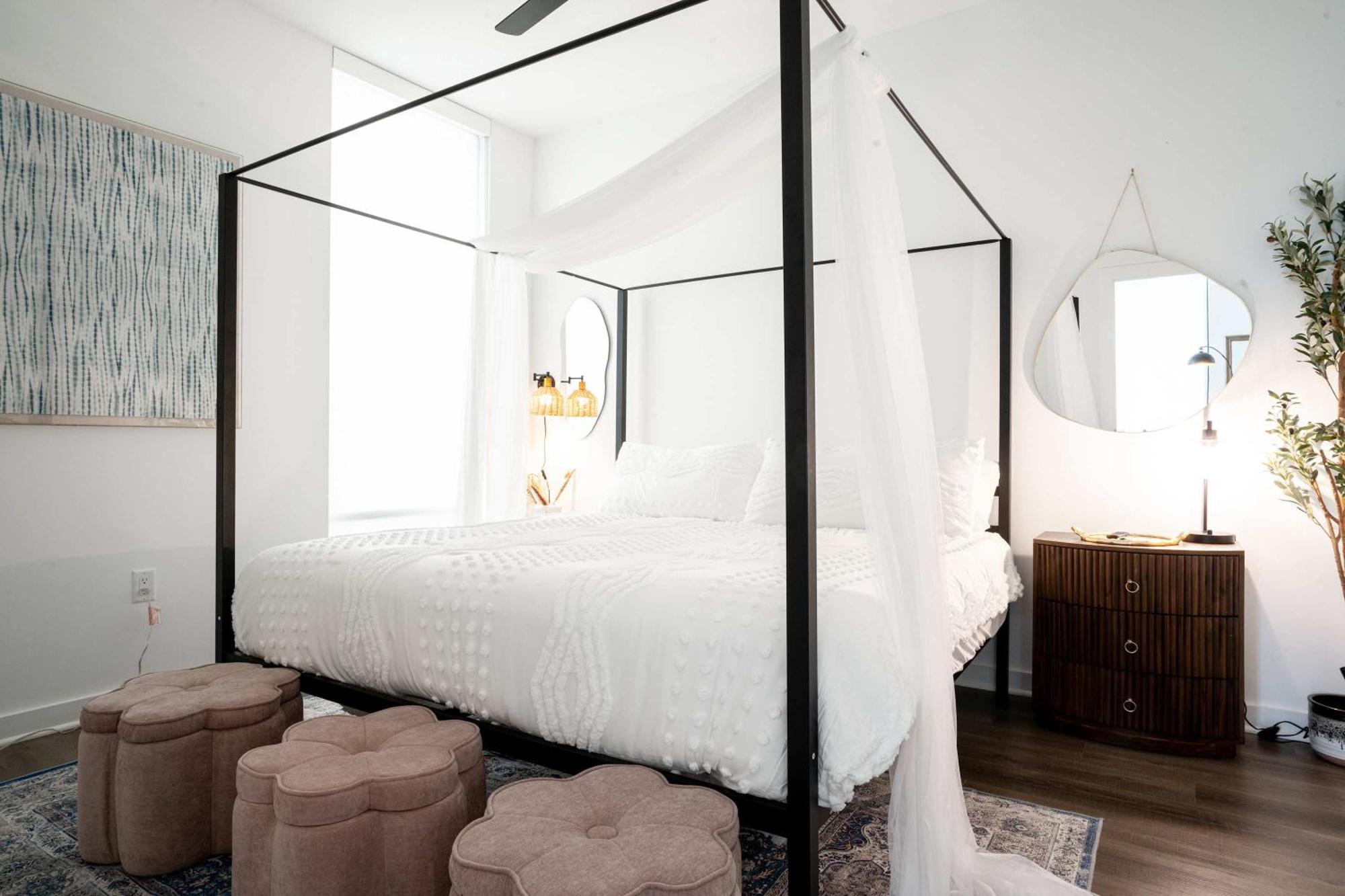 Luxe 2 Bed 2 Bath Apartment *