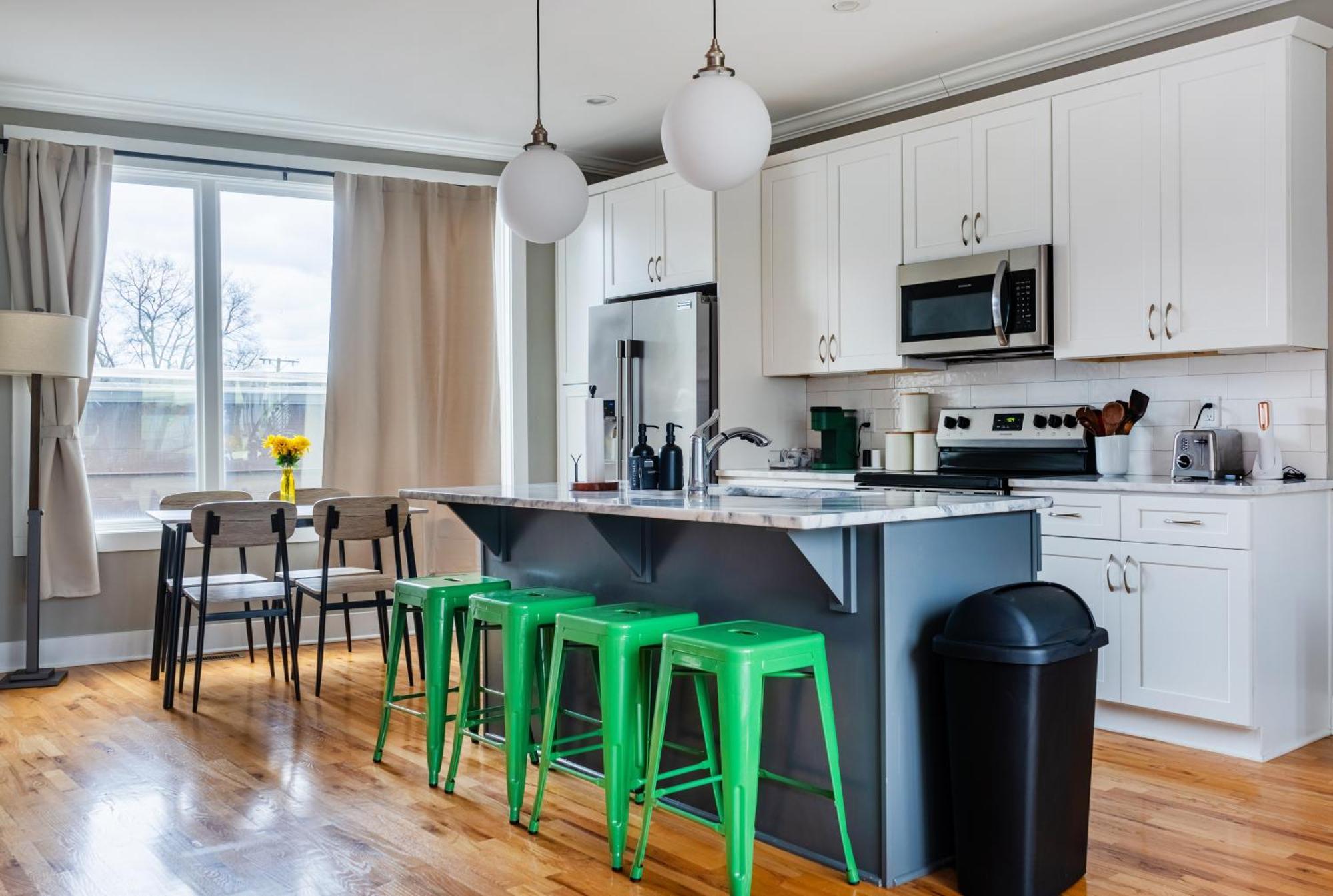 Modern Nashville Townhouse Rooftop Garage Holiday home