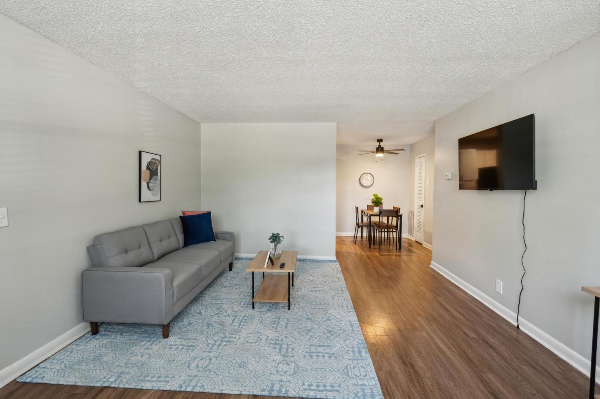Brentwood A2 I Cozy & Comfy I 2bd I Free Parking