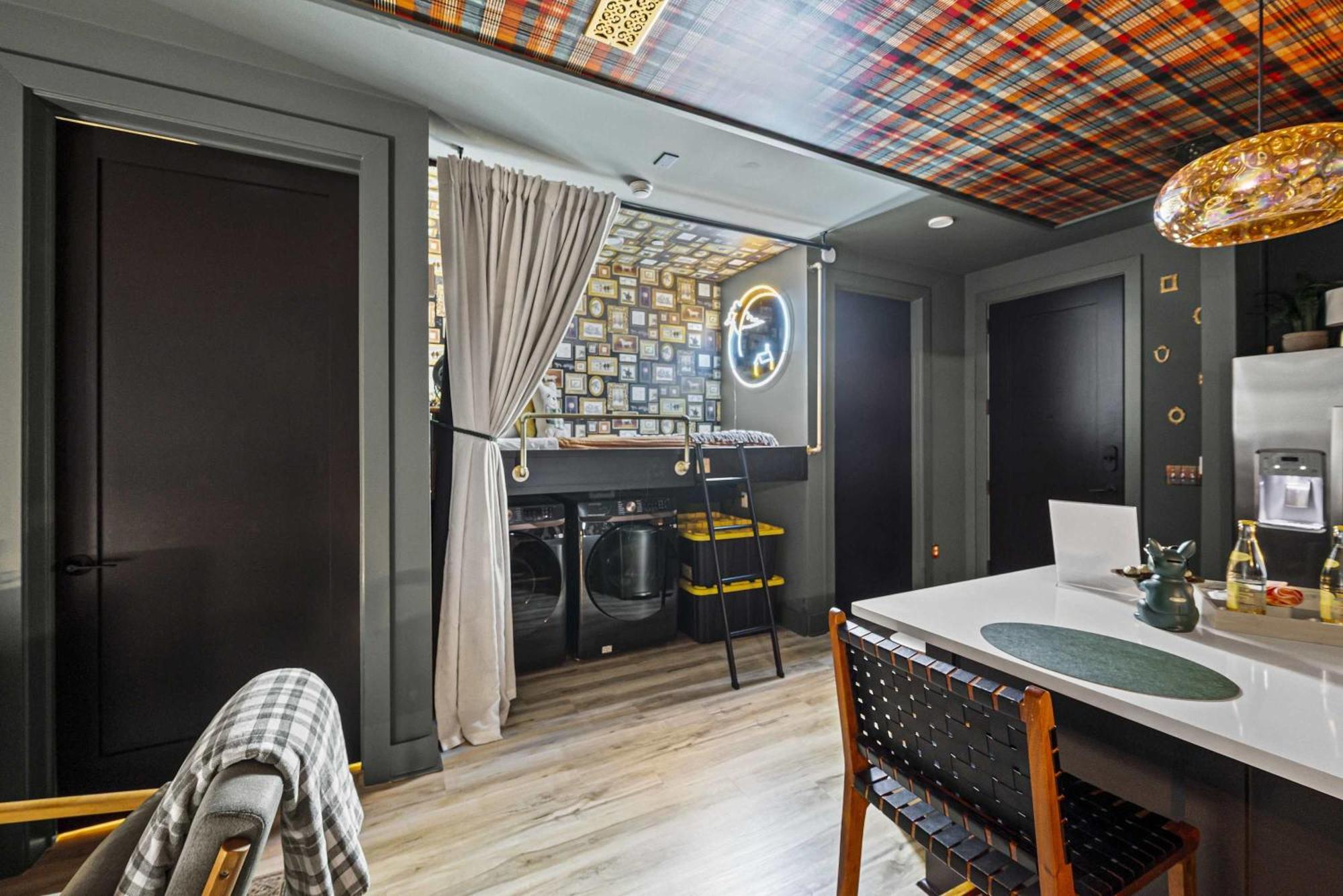 The Lounge Minutes From Downtown Apartment