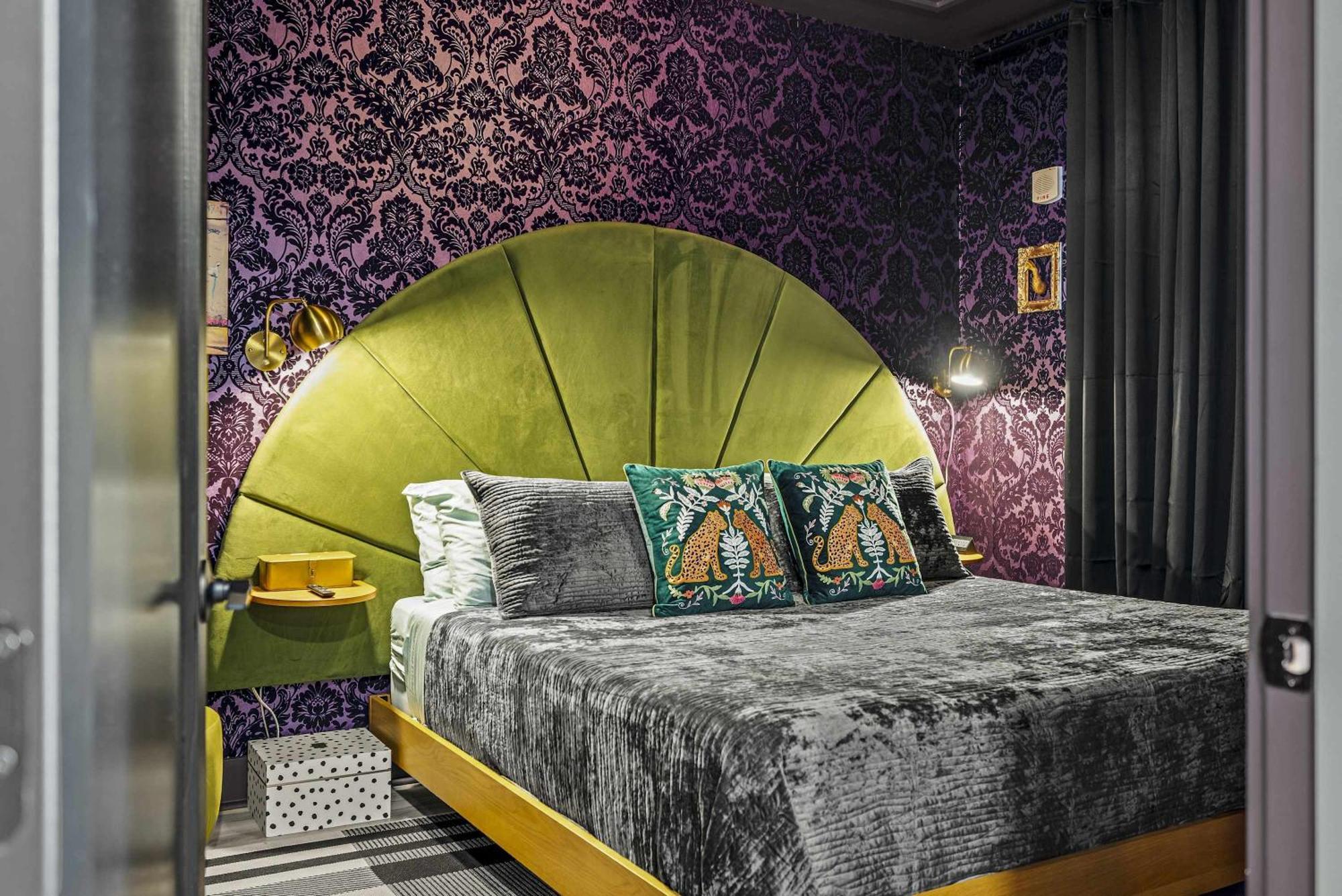 The Lounge Minutes From Downtown Apartment *
