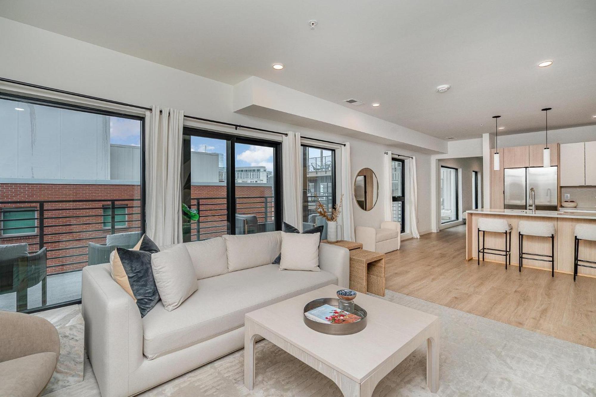 Hyve - Tropical Penthouse - Pool & Gym * Nashville