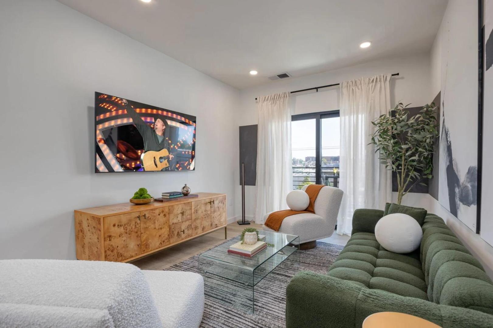 Plush Haven-2 Unit Combo-walk To Broadway *