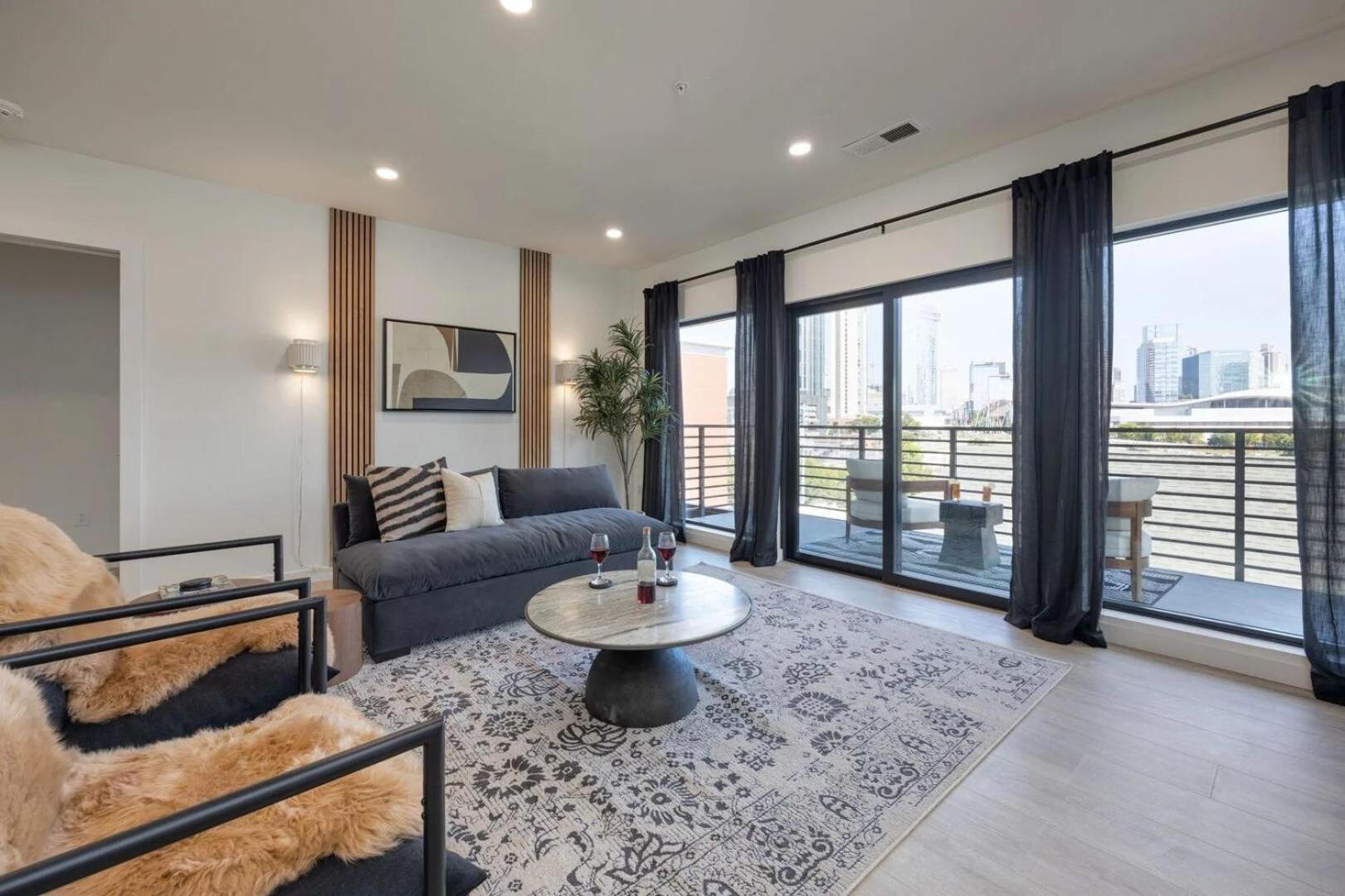 Plush Haven-2 Unit Combo-walk To Broadway Holiday home