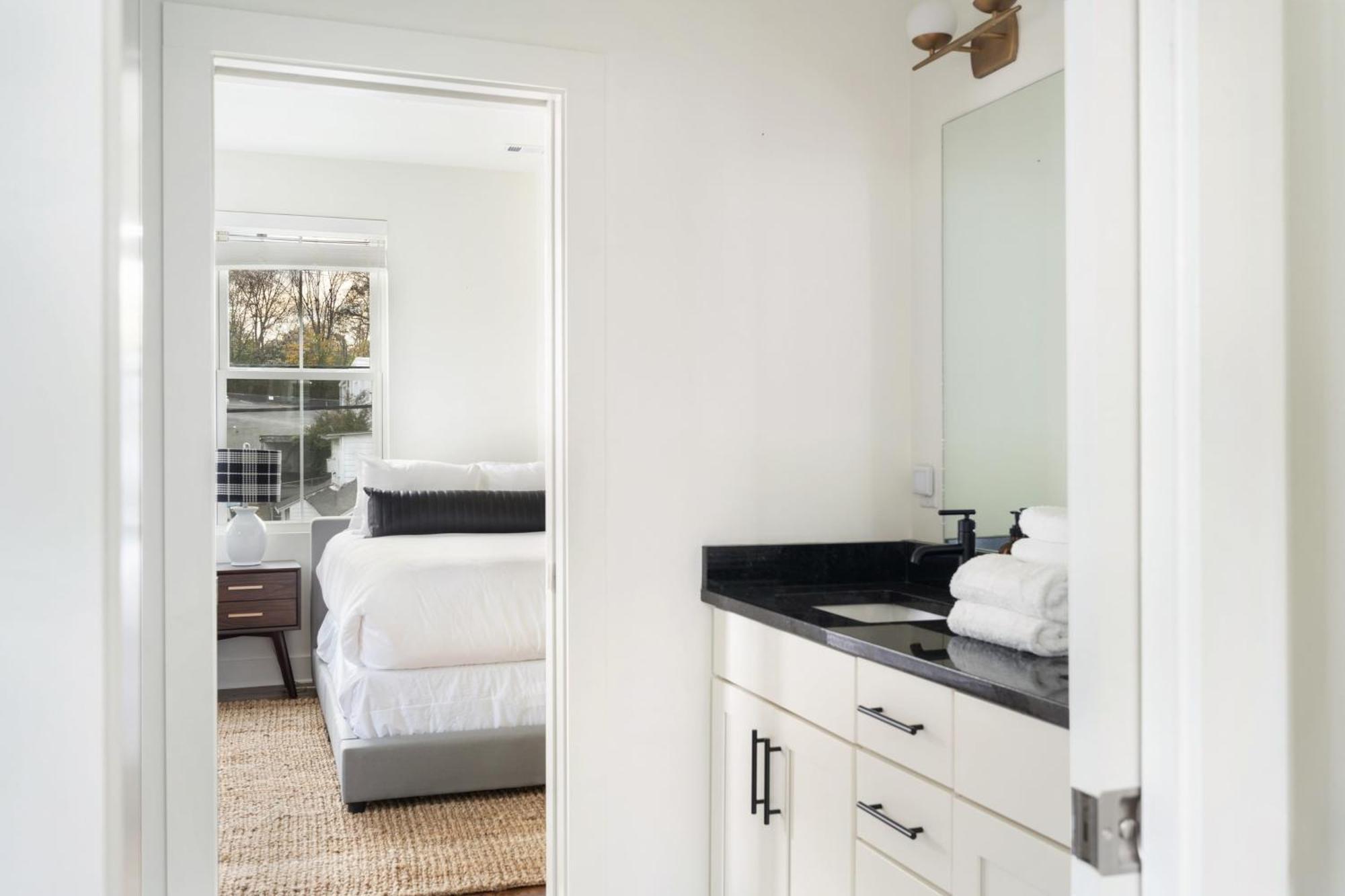 Hart Buyout 3 By Avantstay Two Town House Buyout W Modern Amenities In