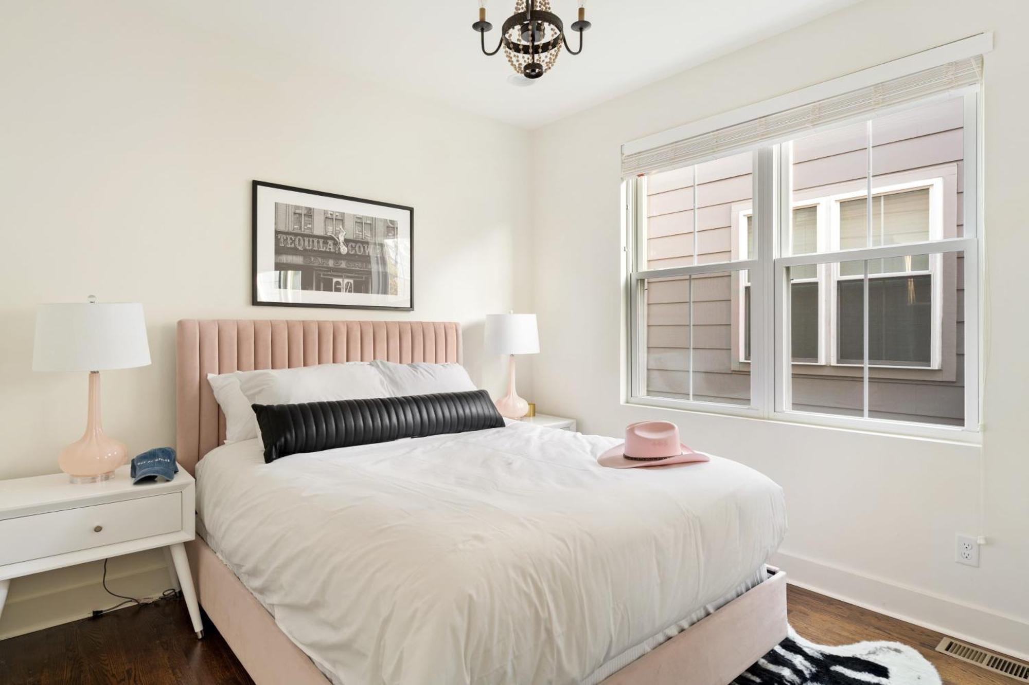 Apartment Hart Buyout 6 By Avantstay Two Town W Stunning Amenities Design Nashville