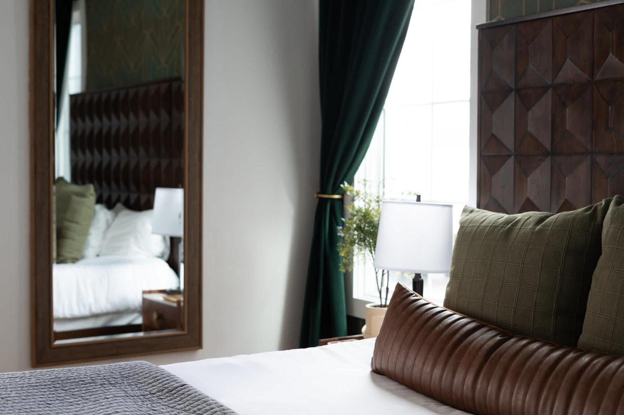 The Gambler - 9 Beds And Mins To Downtown Holiday home