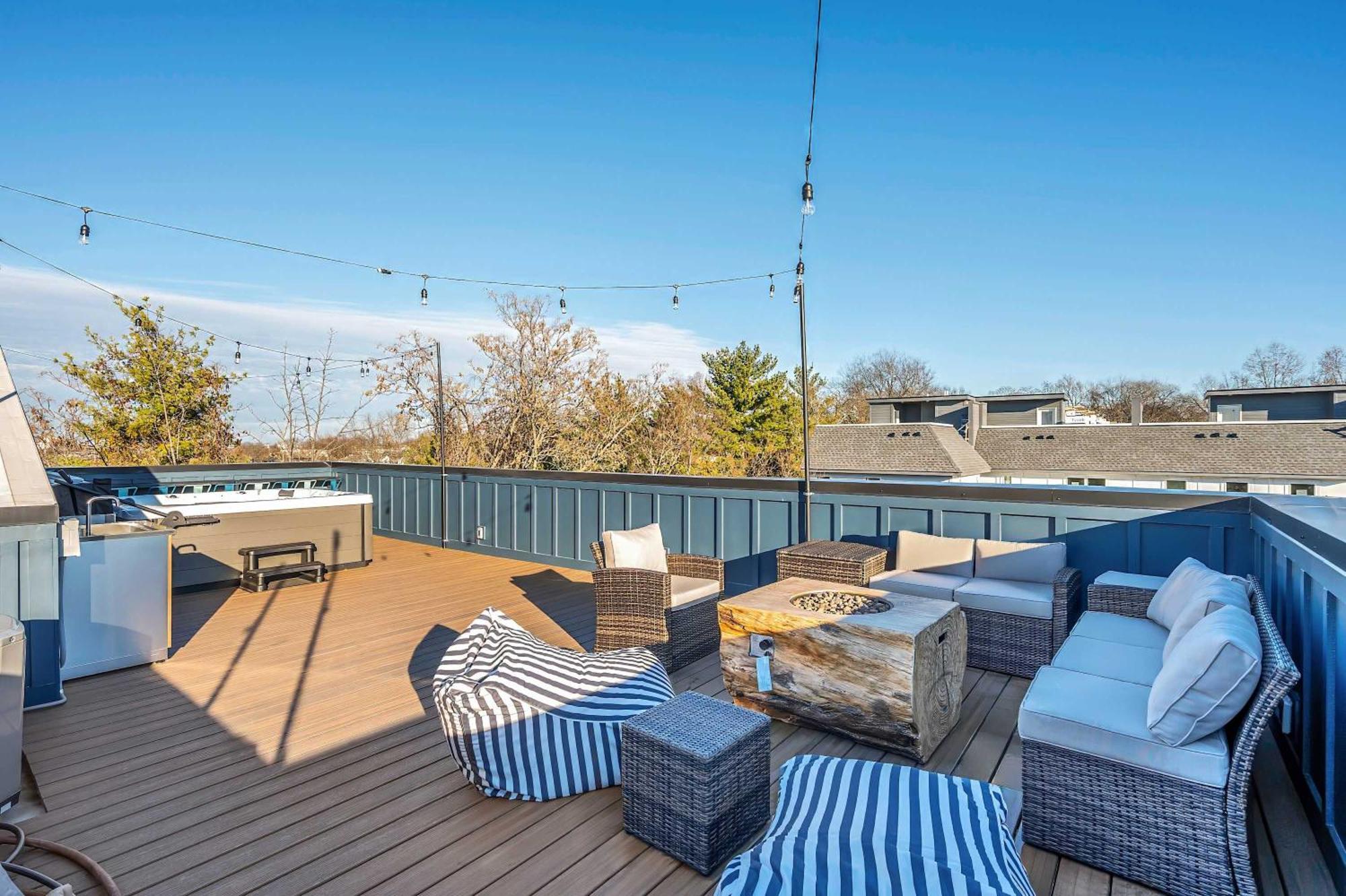 Rooftop Deck Hot Tub Game Downtown Holiday home Nashville