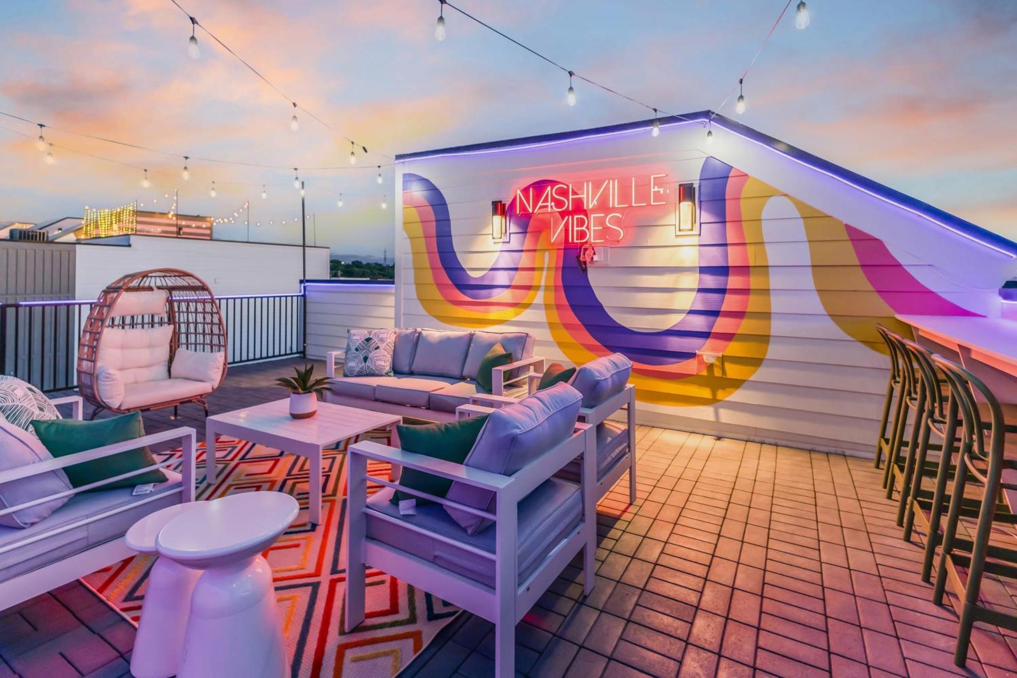 Game & Rooftop Deck At Downtown