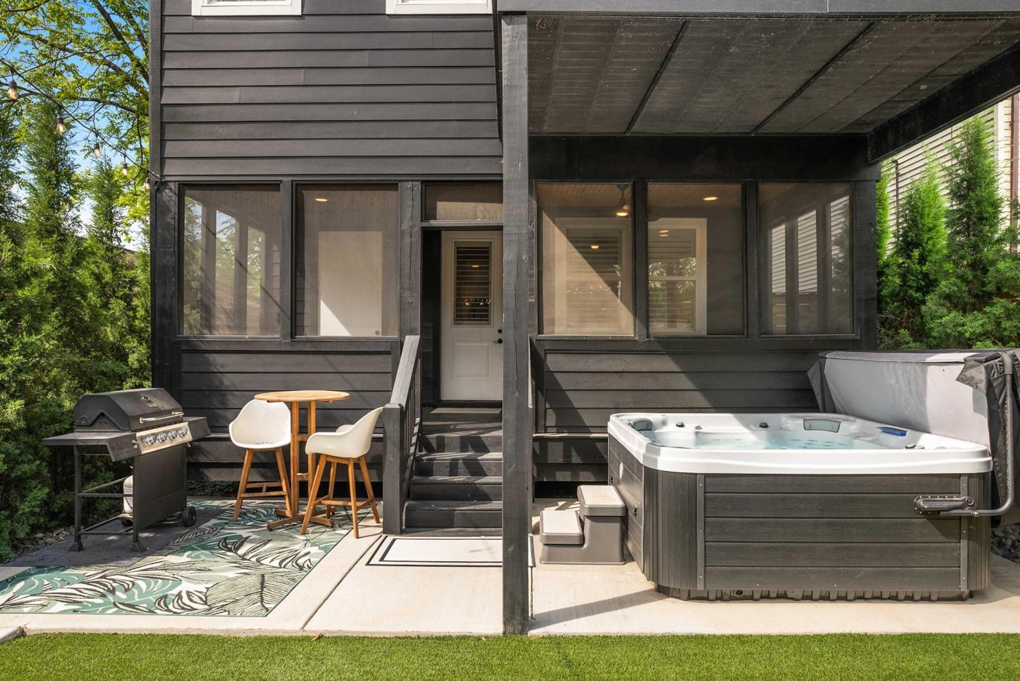 Sophisticated Sanctuary Hot Tub Outdoor Haven Holiday home