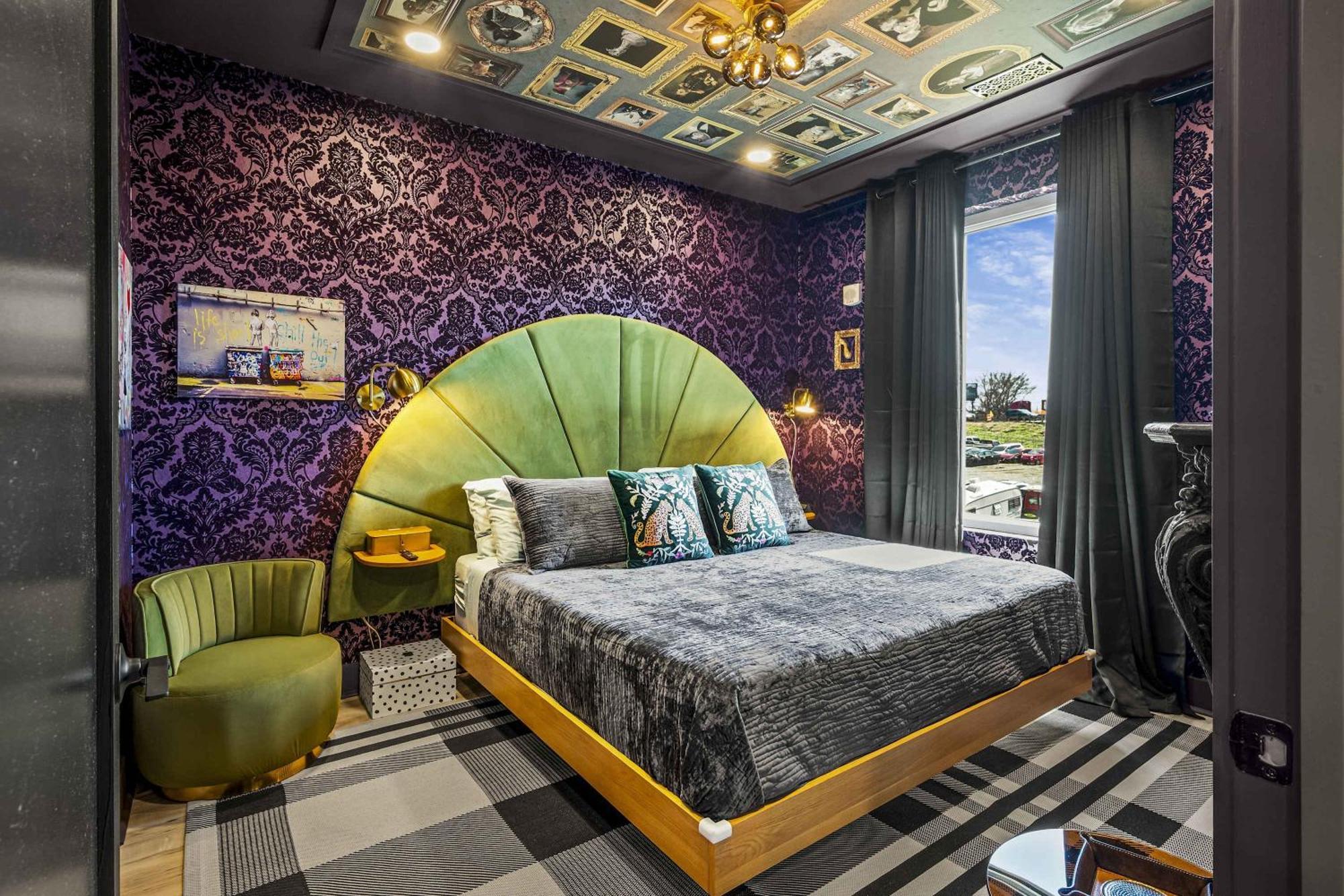 The Lounge Minutes From Downtown Apartment *