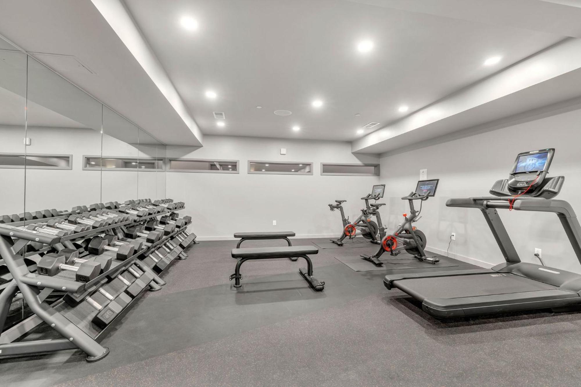 Honky Tonk Hideaway, Walk To Broadway, Pool, Gym And Parking Holiday home Nashville