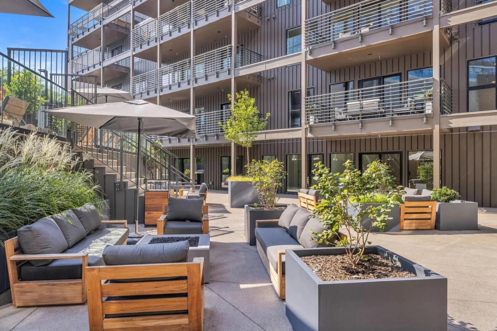 Hyve - Southern Comfort - Walk To Broadway Holiday home Nashville
