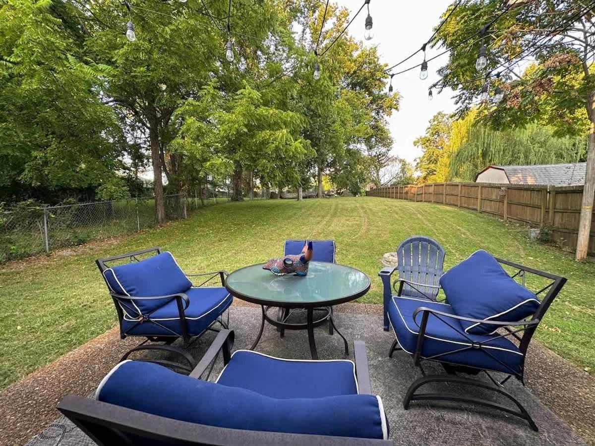 12 South Close To Honky Tonks & Bars *