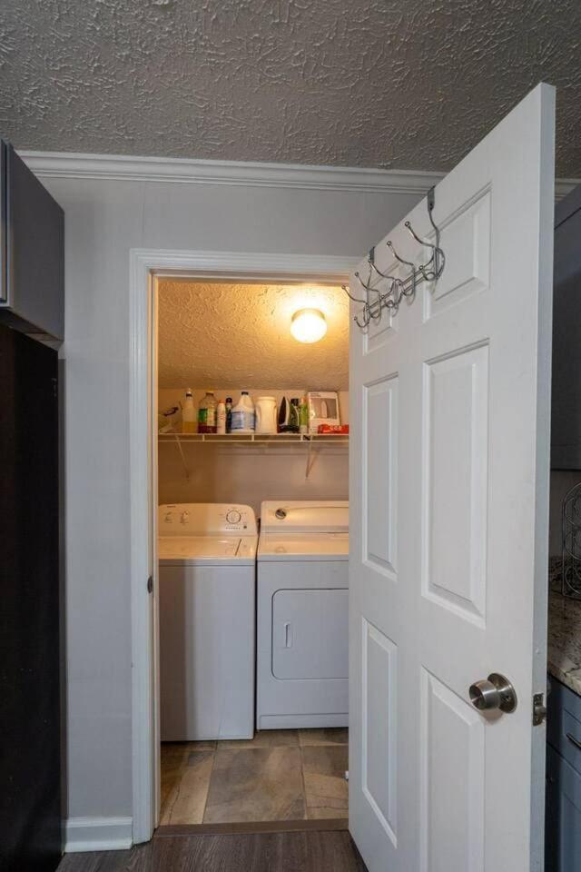 12 South Close To Honky Tonks & Bars Holiday home Nashville
