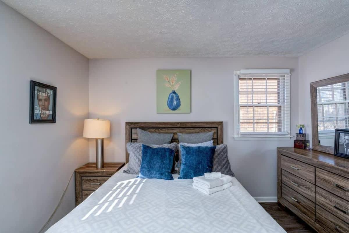 Holiday home 12 South Close To Honky Tonks & Bars *