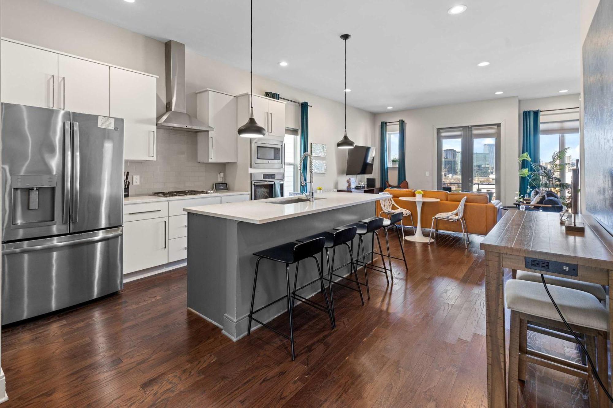 Luxury 2 Miles To Honky Tonks Holiday home Nashville