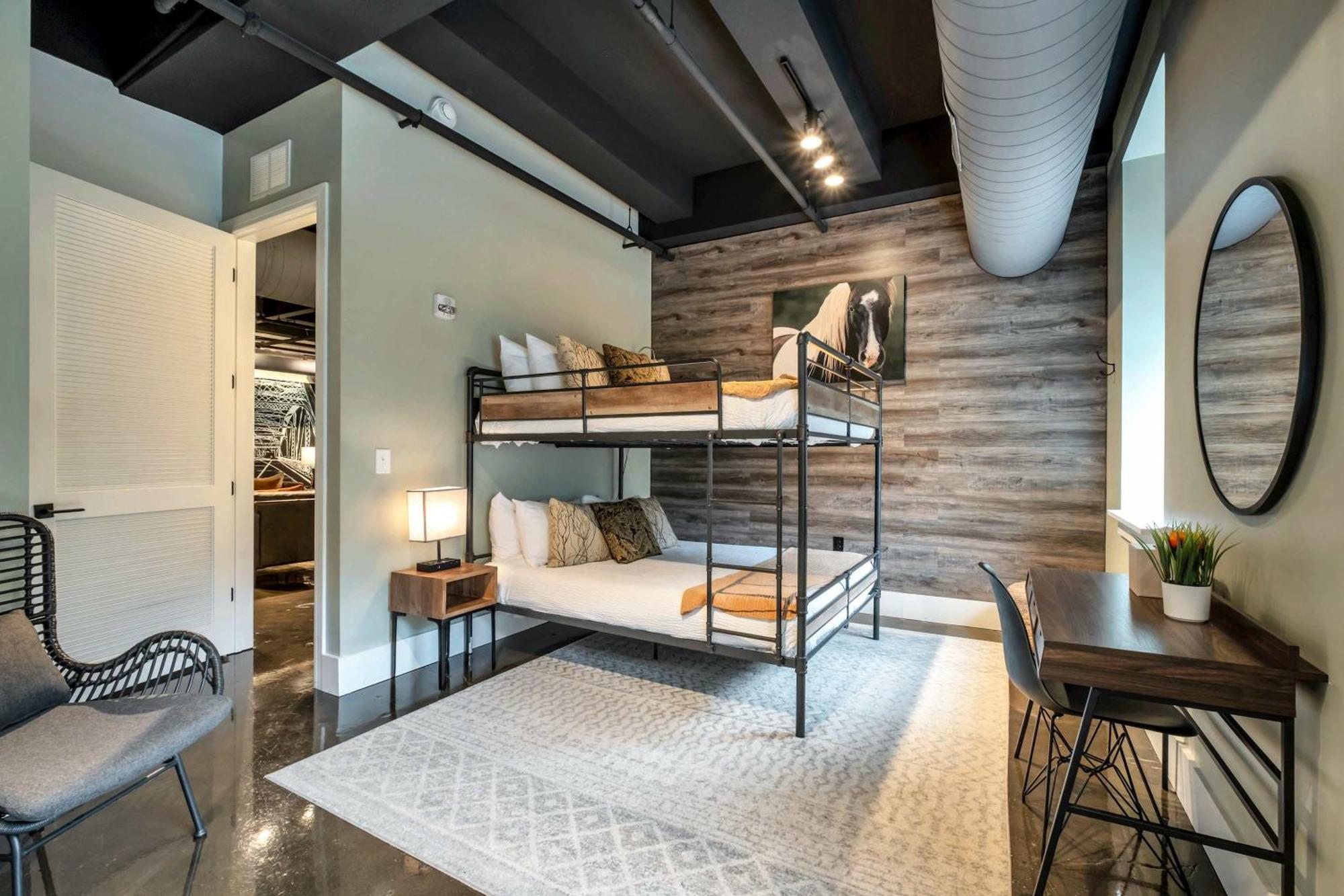 Modern 6br By Maddox *