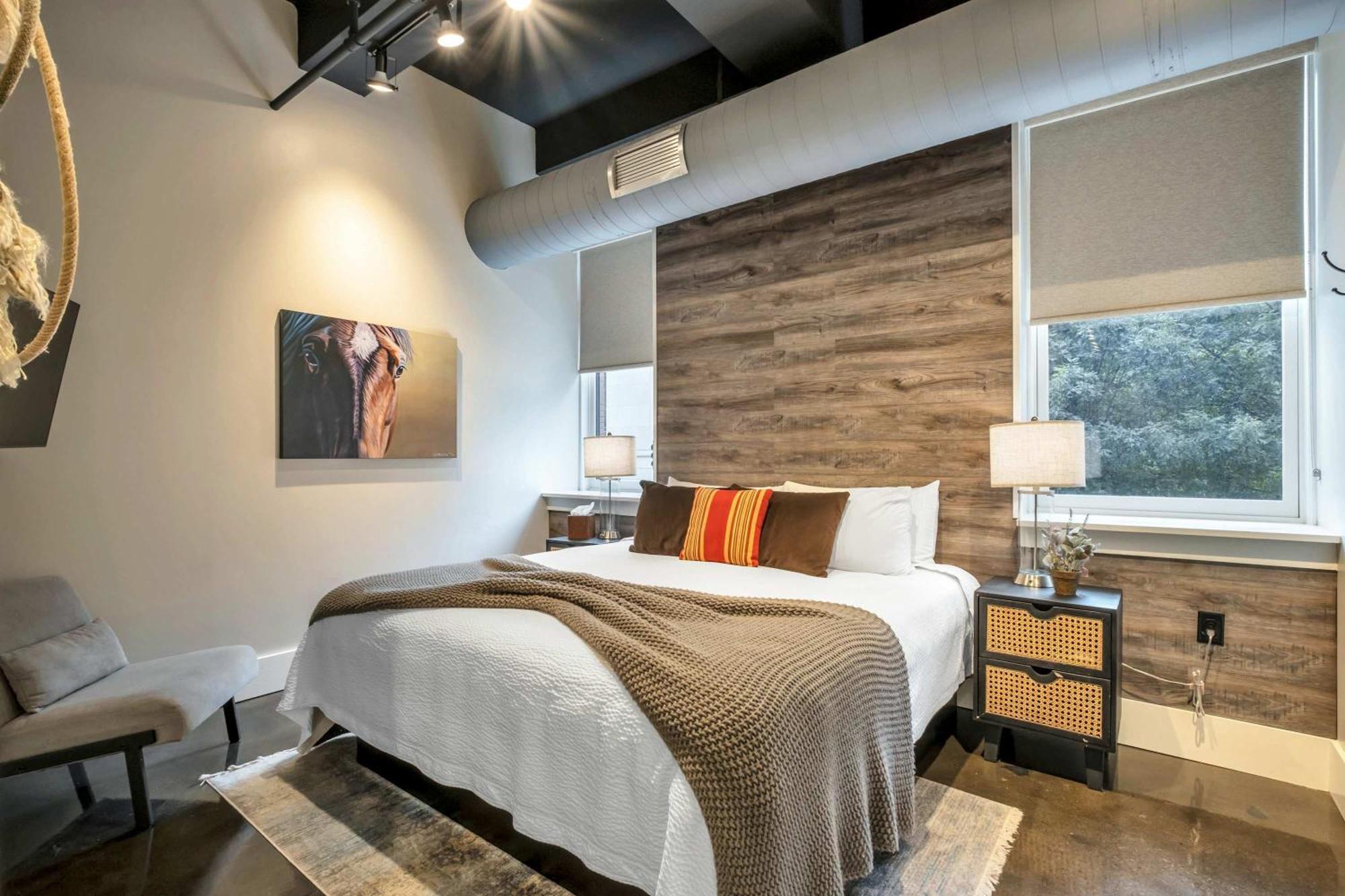 Modern 6br By Maddox Apartment *