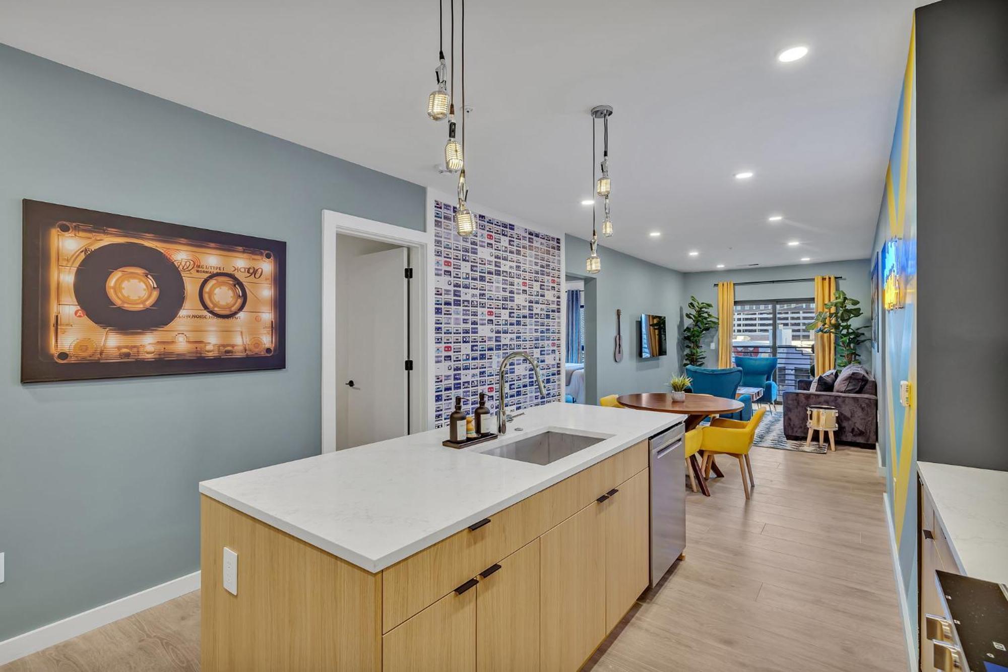 The High Note Short Walk To Broadway, Heated Pool, Gym, Parking * Nashville