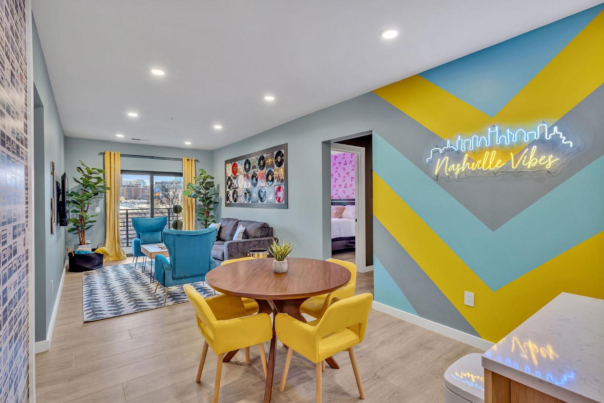 The High Note Short Walk To Broadway, Heated Pool, Gym, Parking Apartment