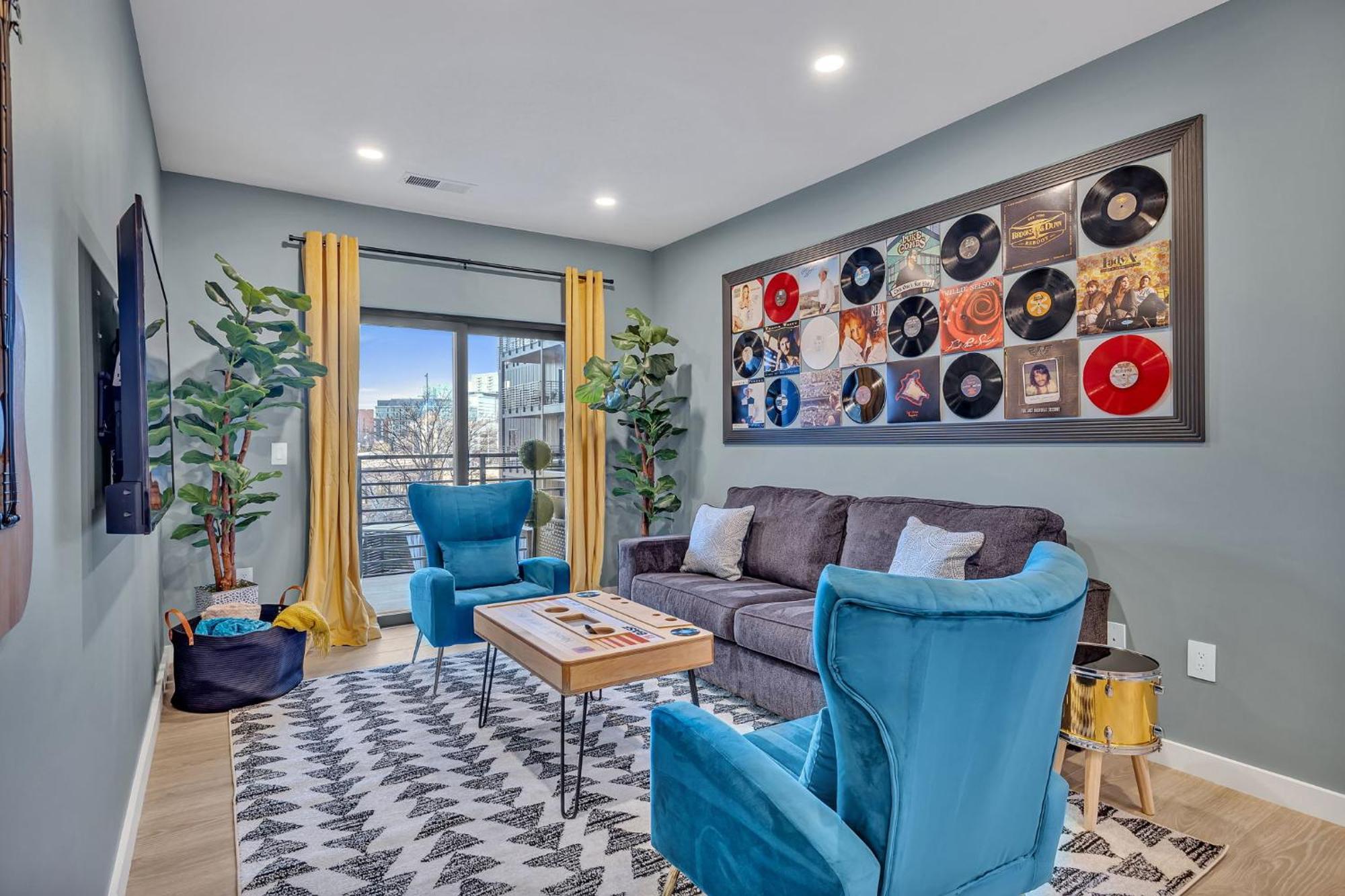 Apartment The High Note Short Walk To Broadway, Heated Pool, Gym, Parking *