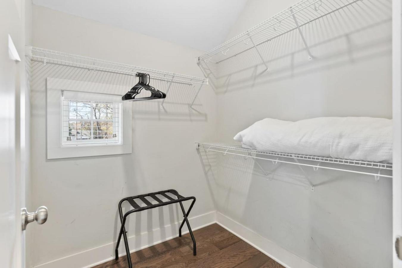 Holiday home Modern Bliss With Garage By 12 South Restaurants And 2 Miles Broadway