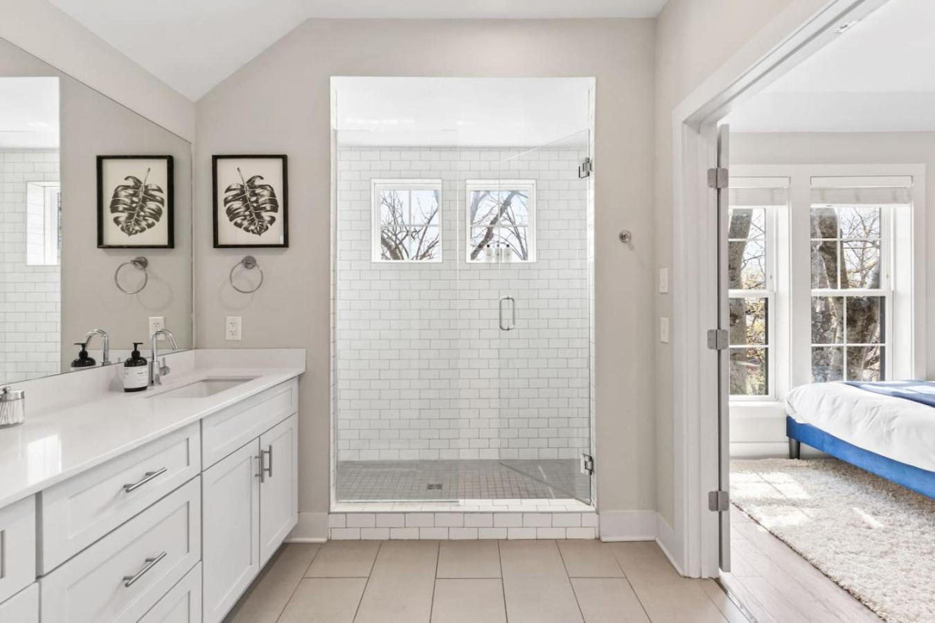 Holiday home Modern Bliss With Garage By 12 South Restaurants And 2 Miles Broadway
