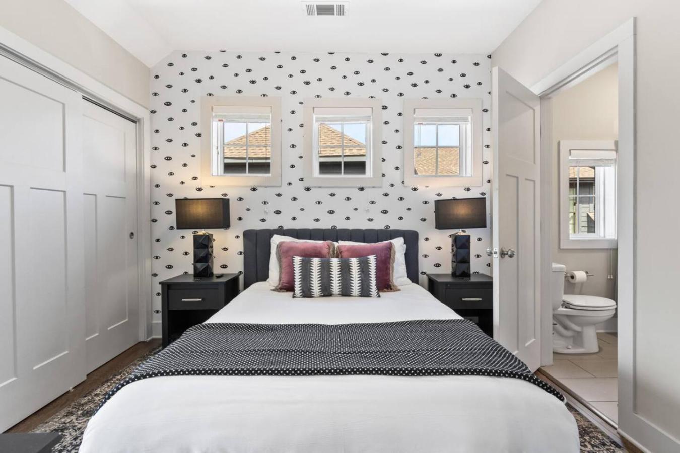 Modern Bliss With Garage By 12 South Restaurants And 2 Miles Broadway Holiday home