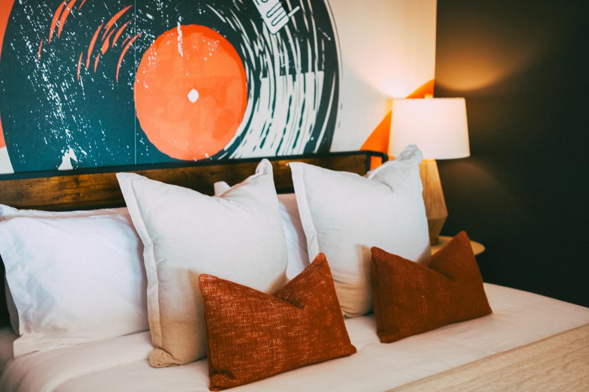 Grand Ole In Downtown Nashville, Walk To Broadway, Parking, Pool, Gym Apartment *