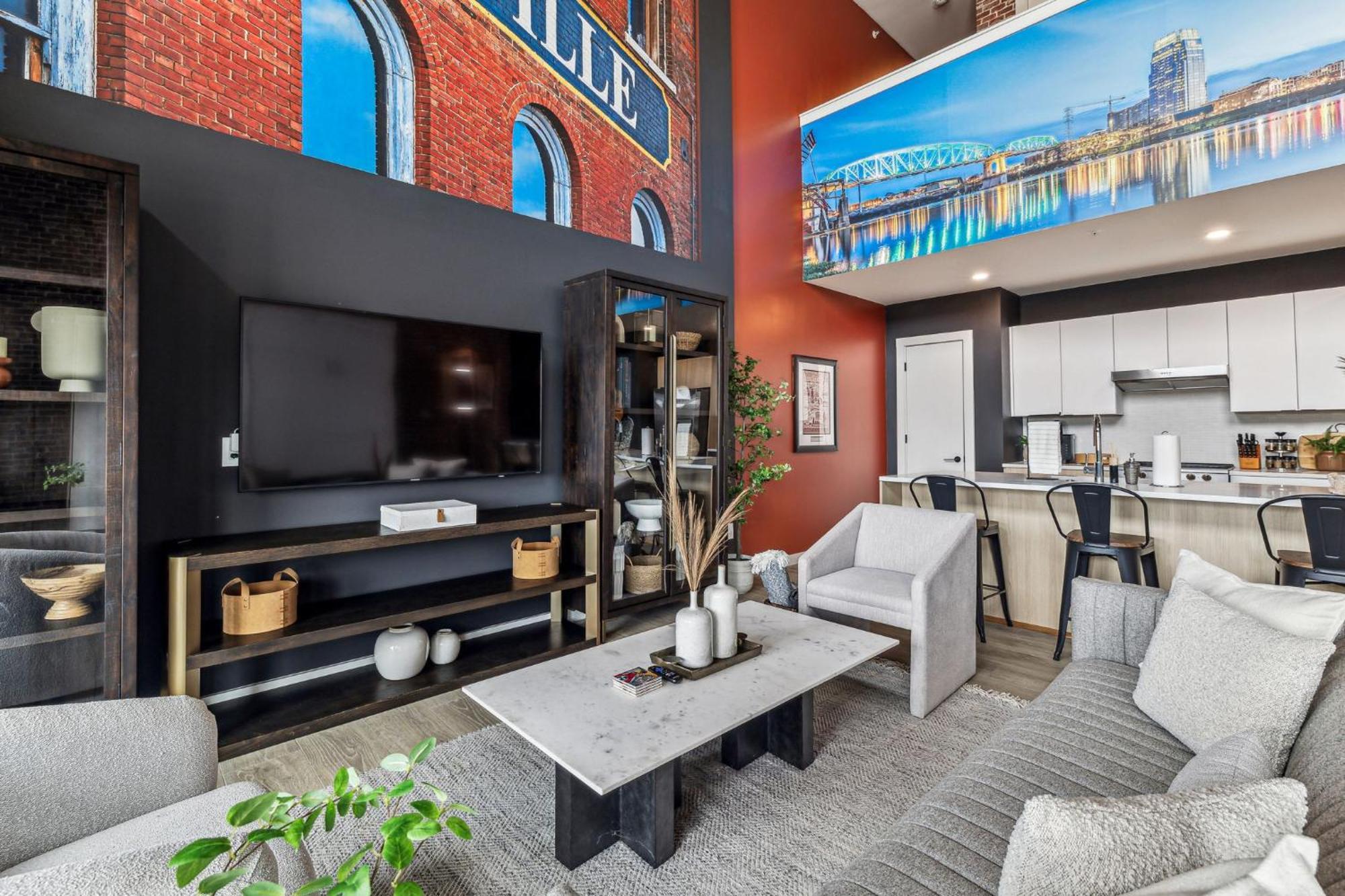Grand Ole In Downtown Nashville, Walk To Broadway, Parking, Pool, Gym