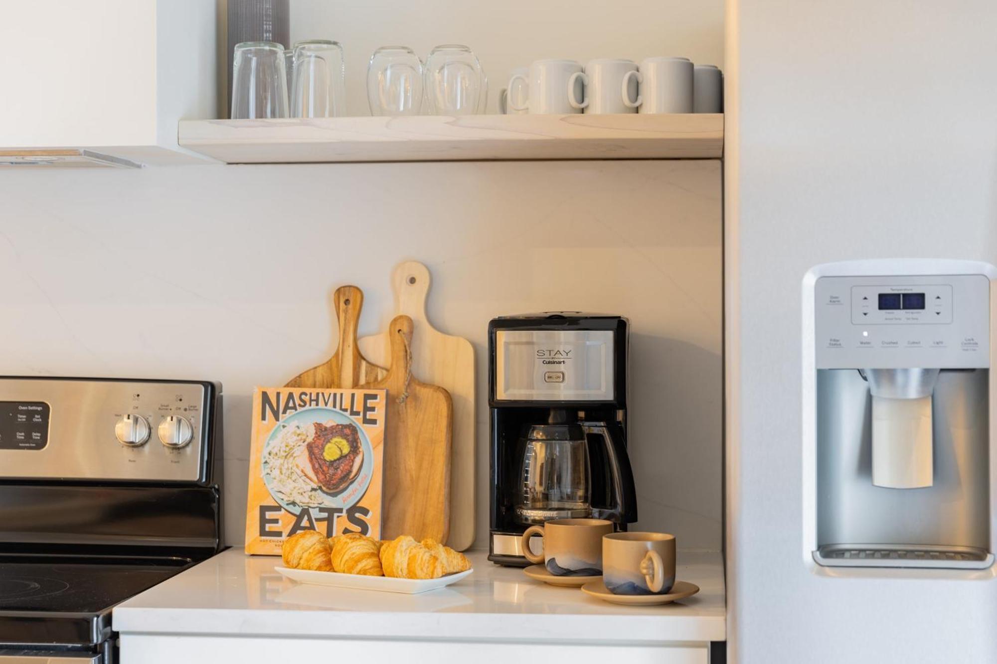 Sleeps 24 2 Units Near Dt Outrider By Avantstay Holiday home Nashville