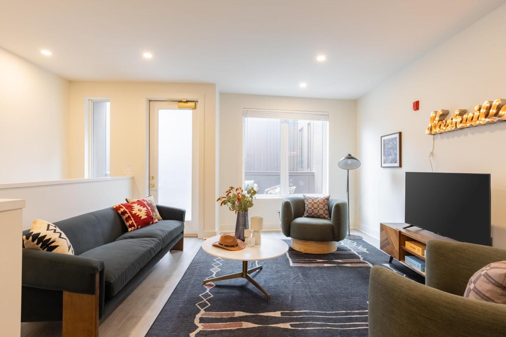Sleeps 24 2 Units Near Dt Outrider By Avantstay Nashville