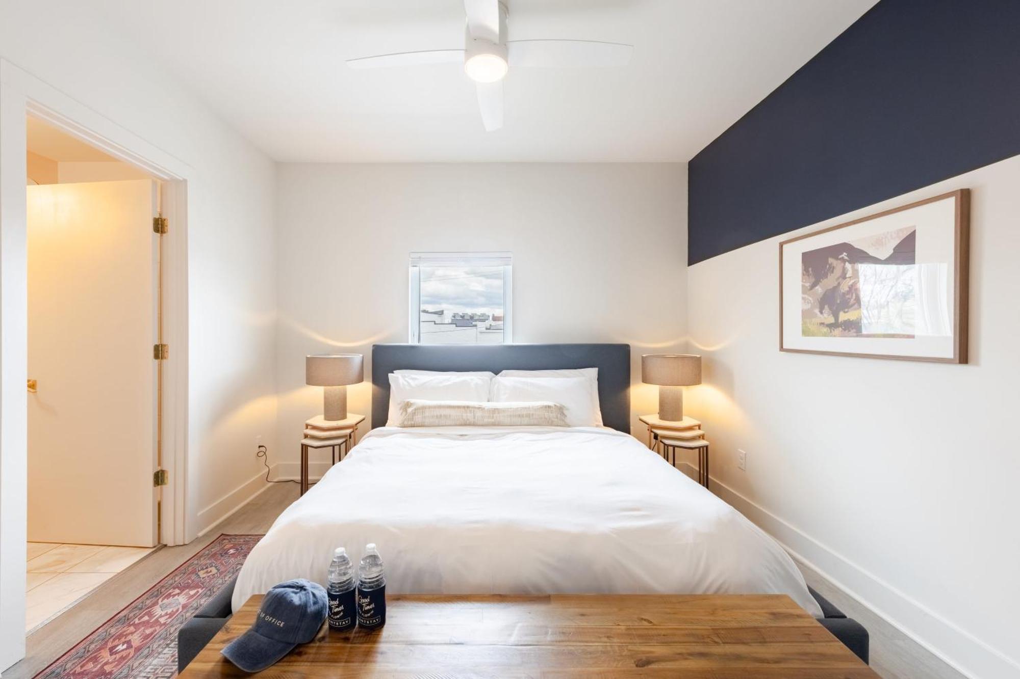 Sleeps 24 2 Units Near Dt Outrider By Avantstay