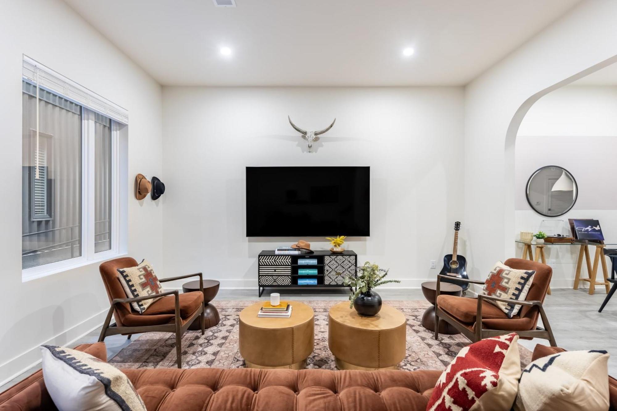 Sleeps 24 2 Units Near Dt Outrider By Avantstay Holiday home *