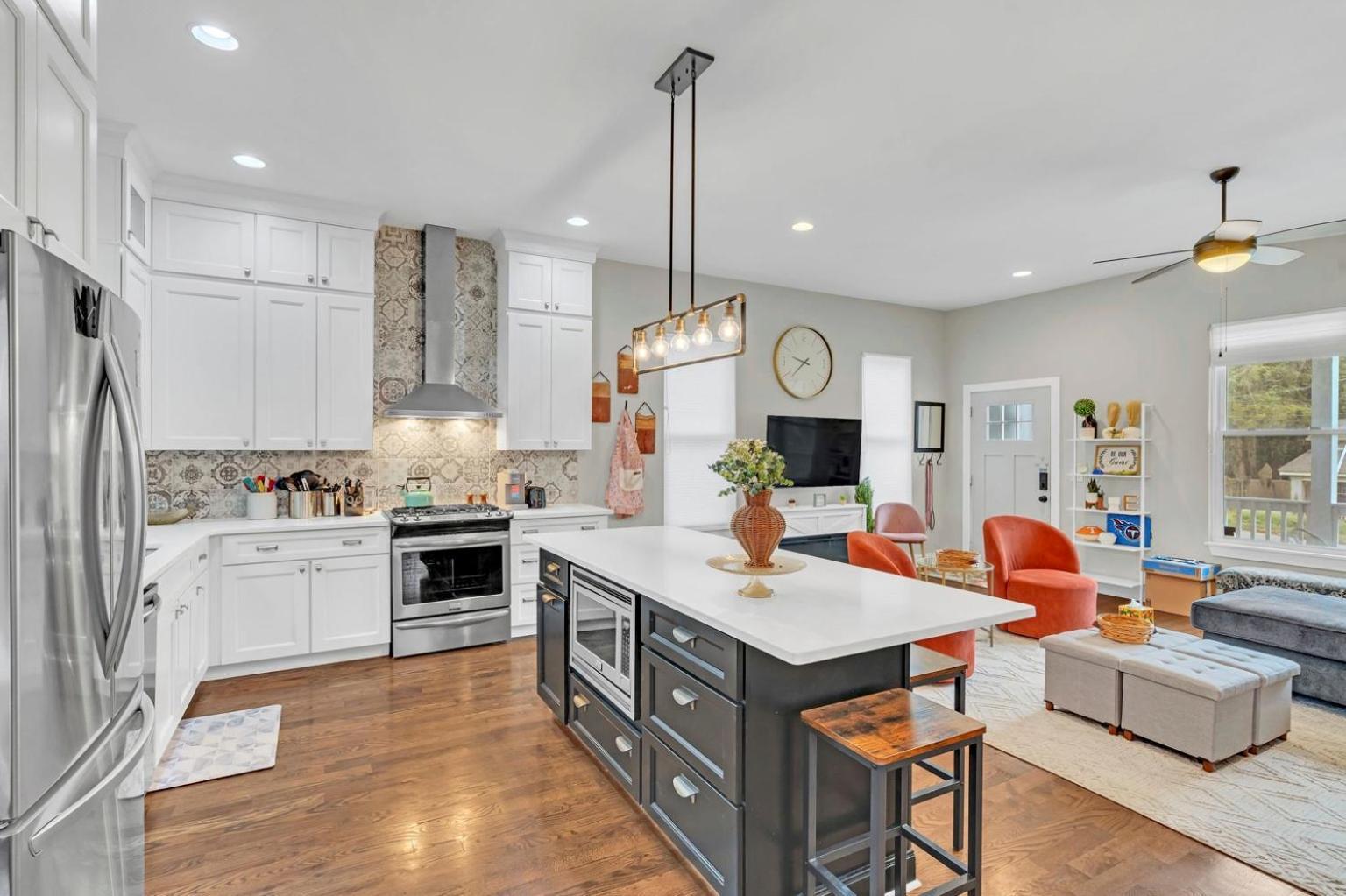 Holiday home Cma Fest The Bluebelle E Nash Songwriter 3 Bed 3 Bath Hot Tub Fenced Yard 30 Or Days By Skyrun