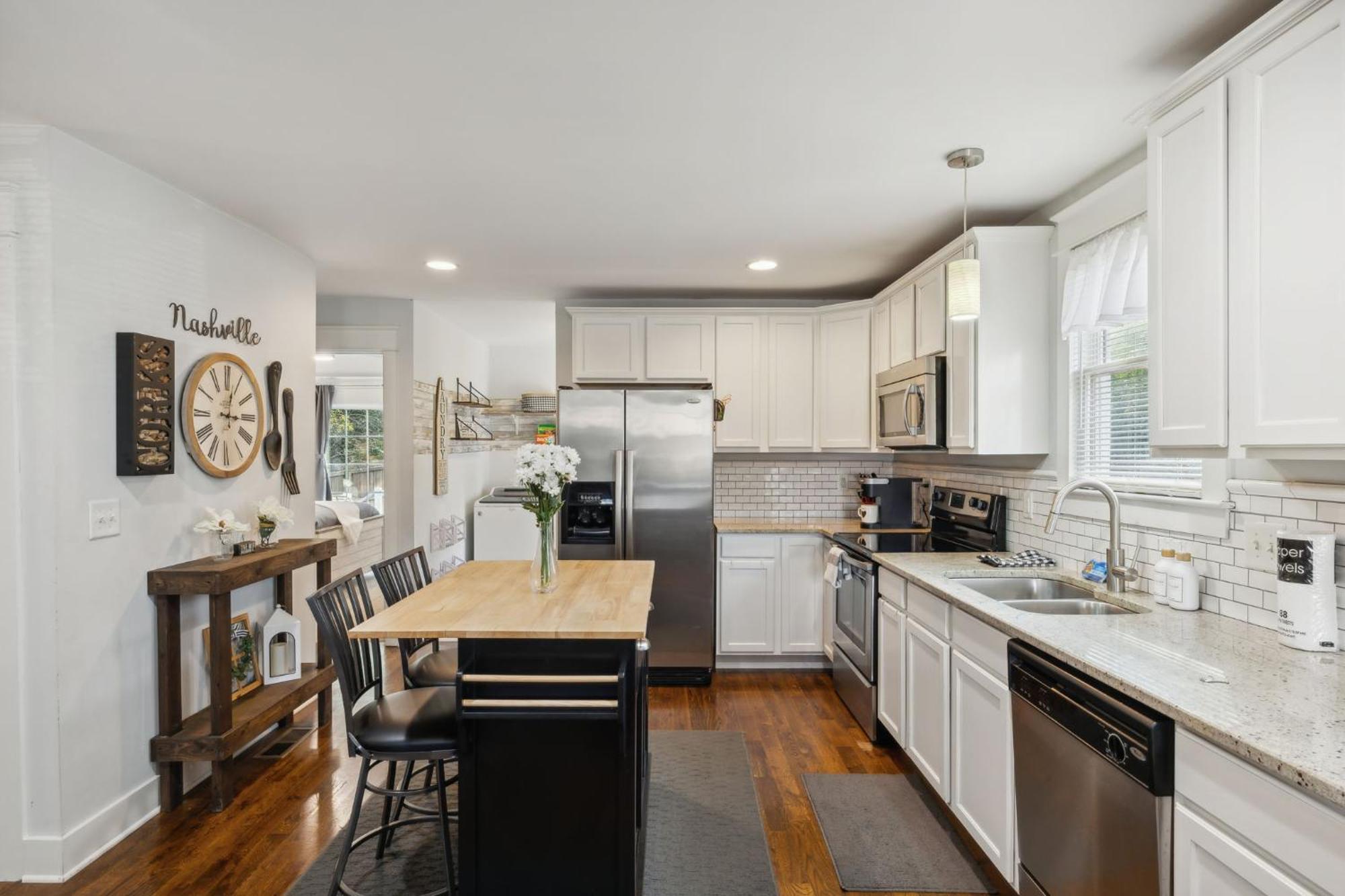 Holiday home East Sweetie Near To Downtown 2 Bed 2 Bath With Fenced Yard 30 Or Days By Skyrun