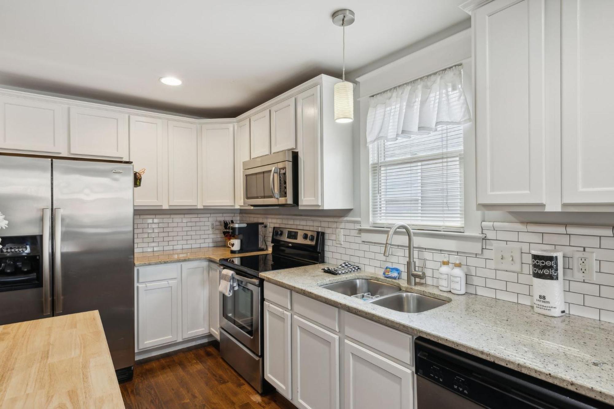 East Sweetie Near To Downtown 2 Bed 2 Bath With Fenced Yard 30 Or Days By Skyrun Holiday home