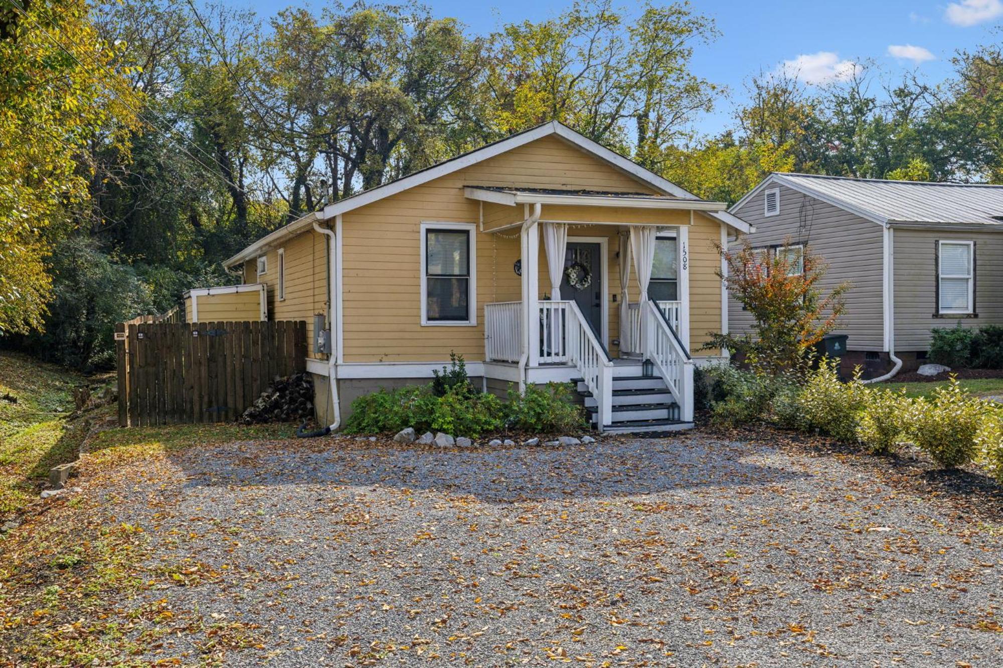 East Sweetie Near To Downtown 2 Bed 2 Bath With Fenced Yard 30 Or Days By Skyrun * Nashville