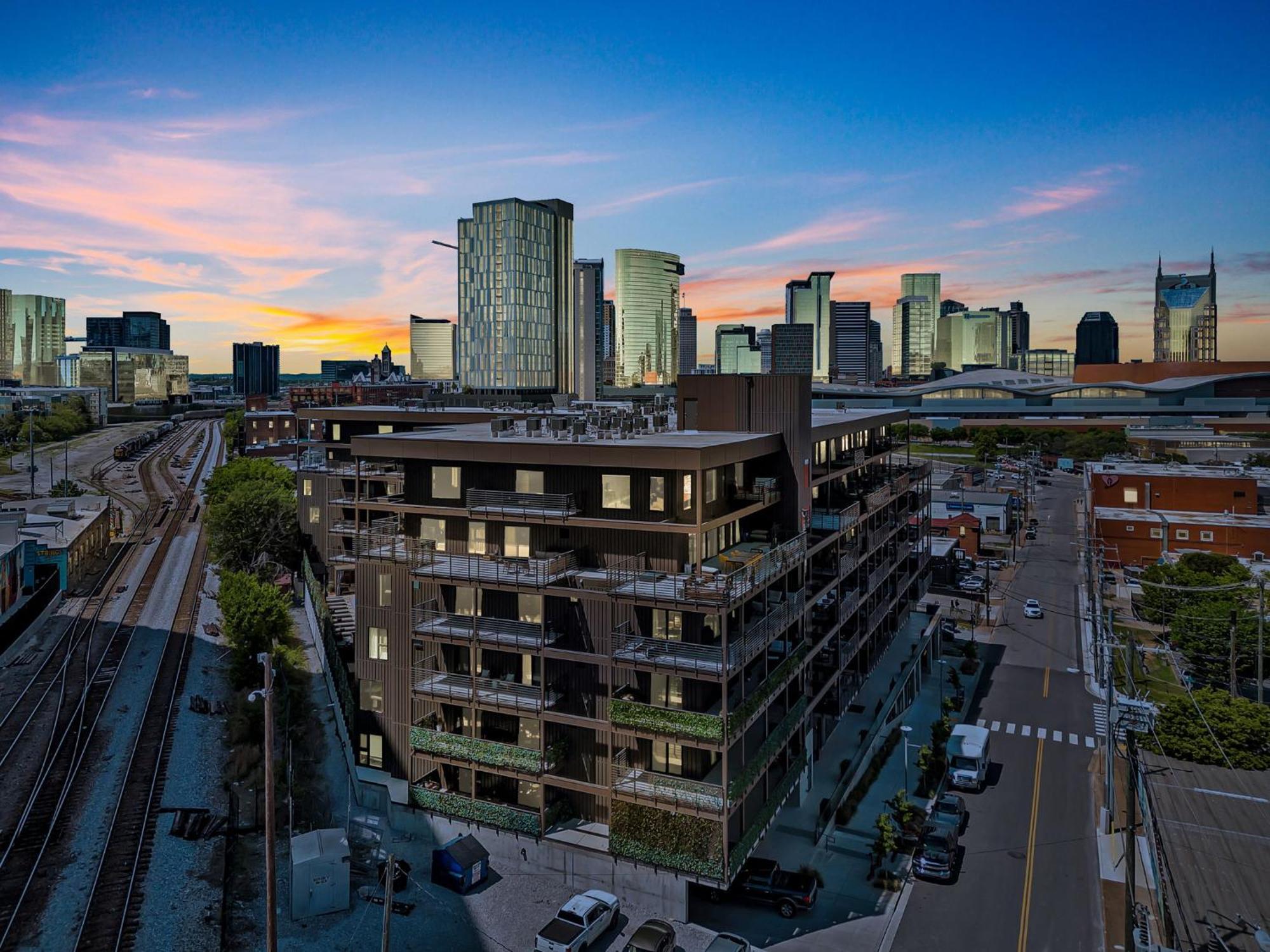 Skyline Nights In Downtown Walk To Broadway With Pool And Gym * Nashville