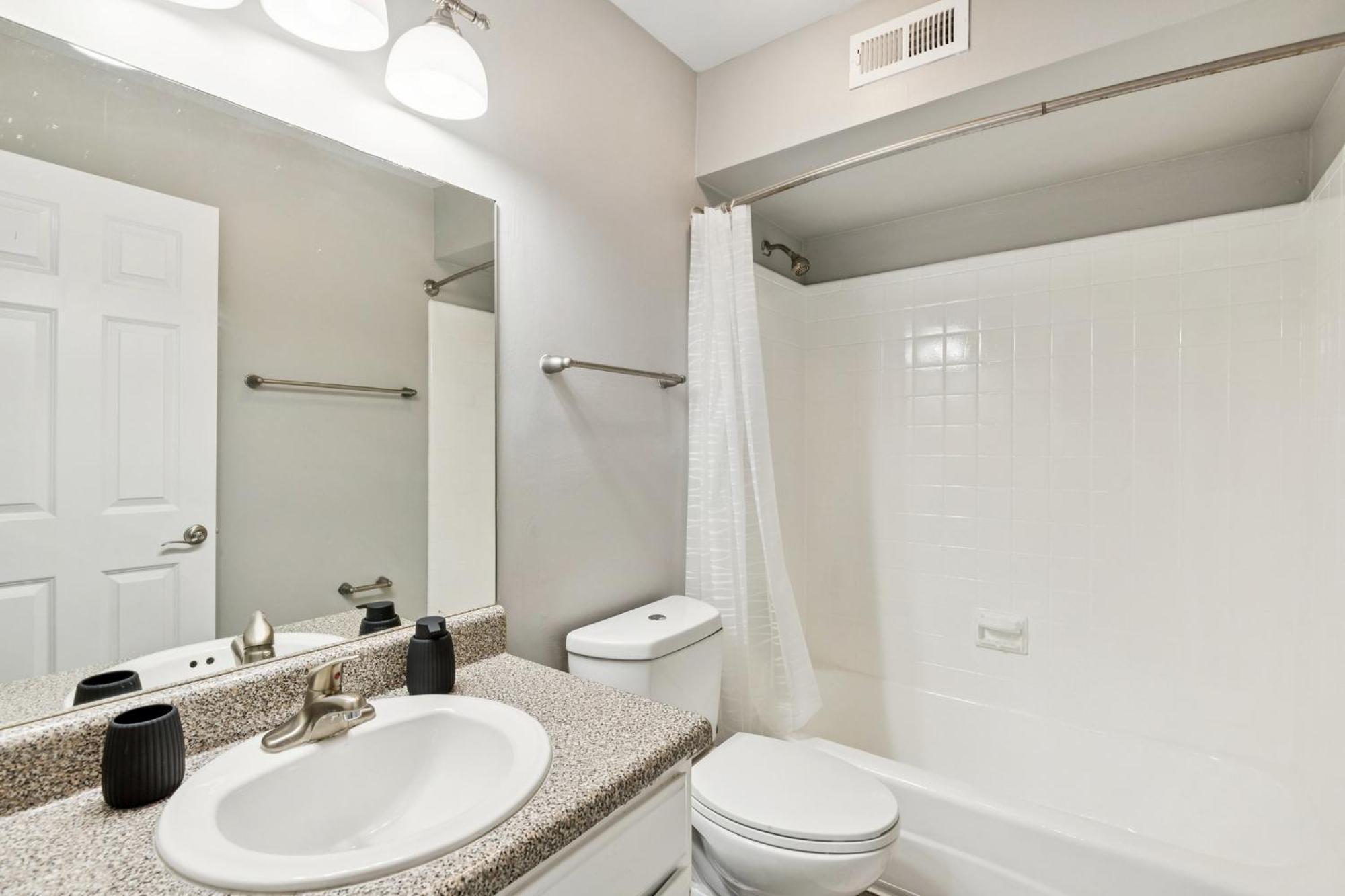 Jamestown D2 I Comfy 2 Bed 1 Bath Apartment Nashville