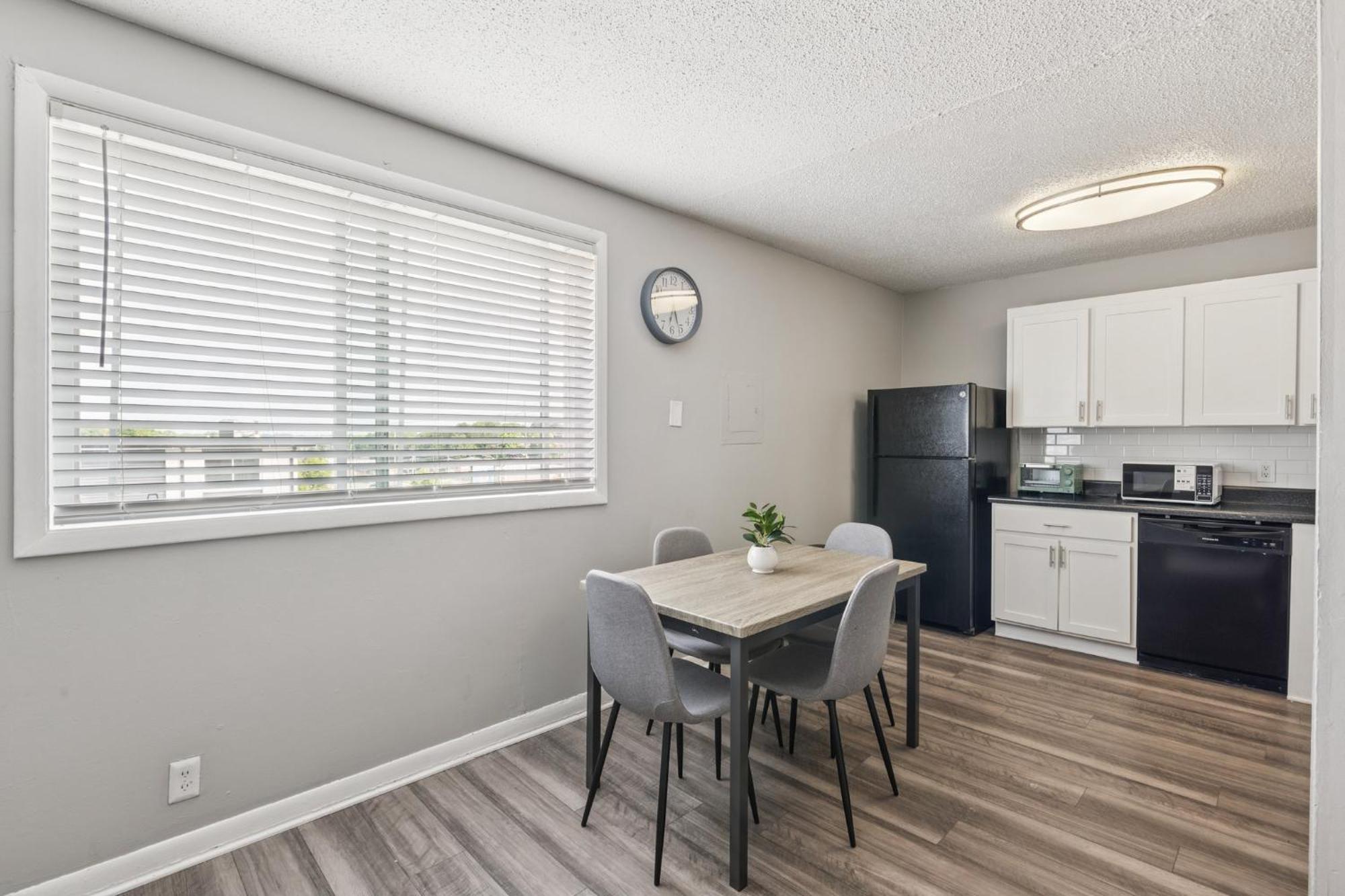 Avery D9 I Comfy 2 Bed 1 Bath Apartment