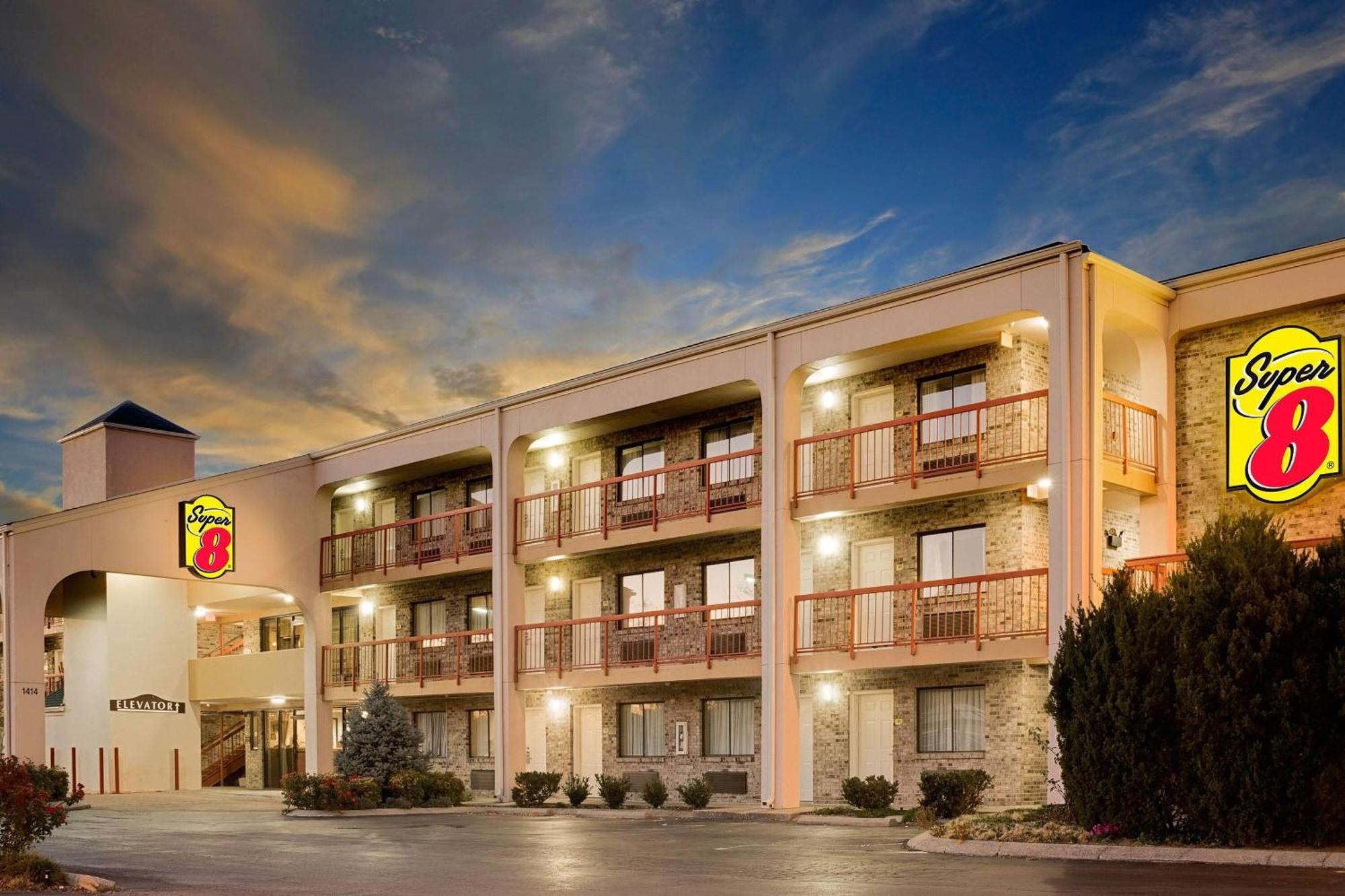 Super 8 By Wyndham Hermitage Motel 2*