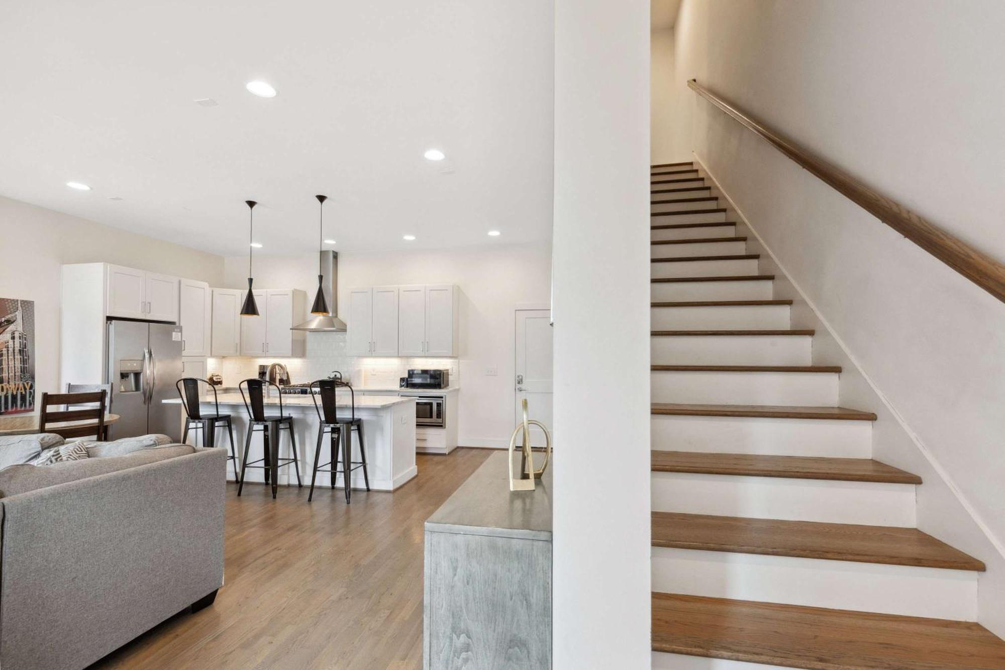Gorgeous Home-2 Miles To Lower Broadway Holiday home